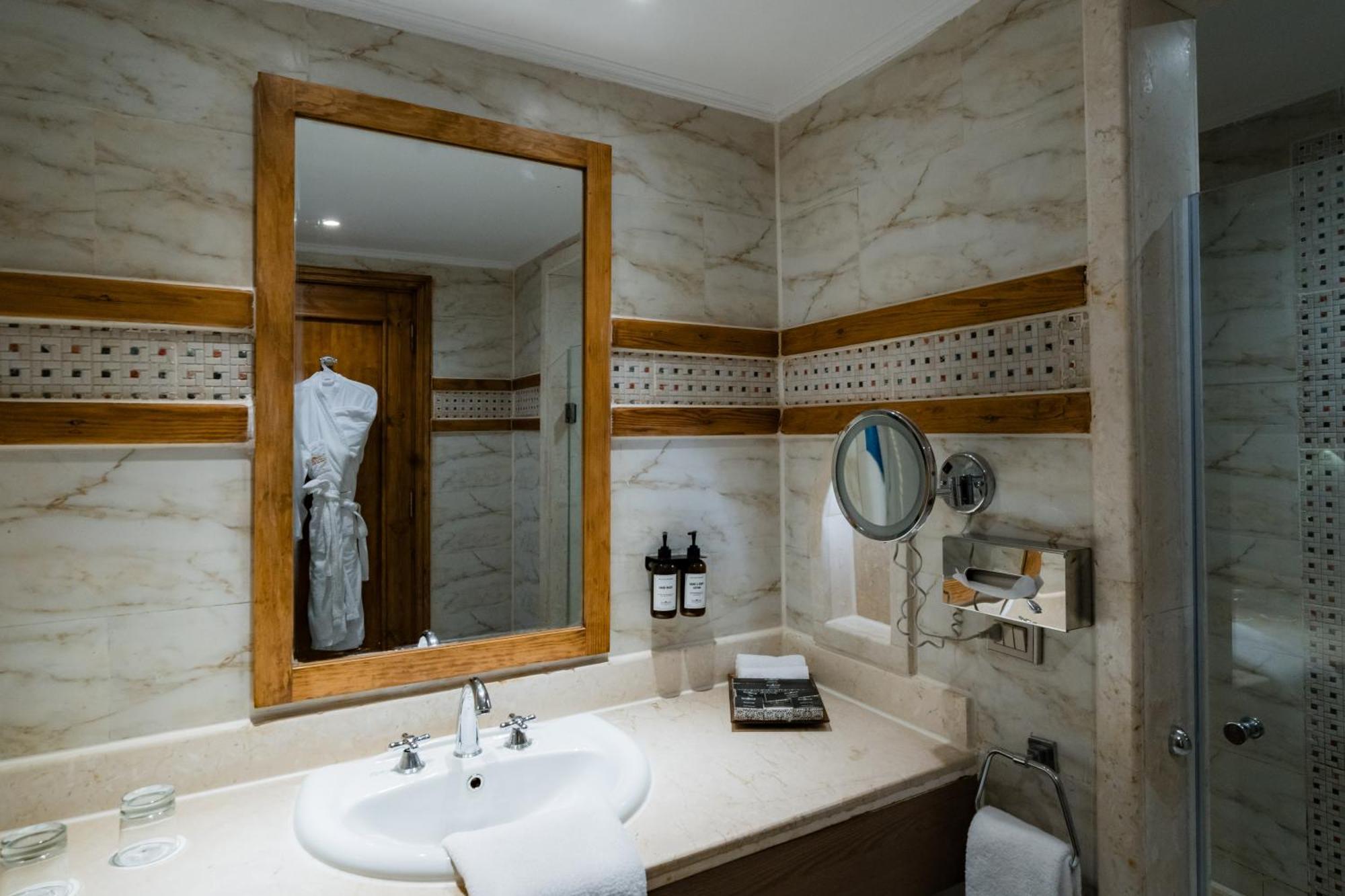 Deluxe Room Egyptians Residents Only