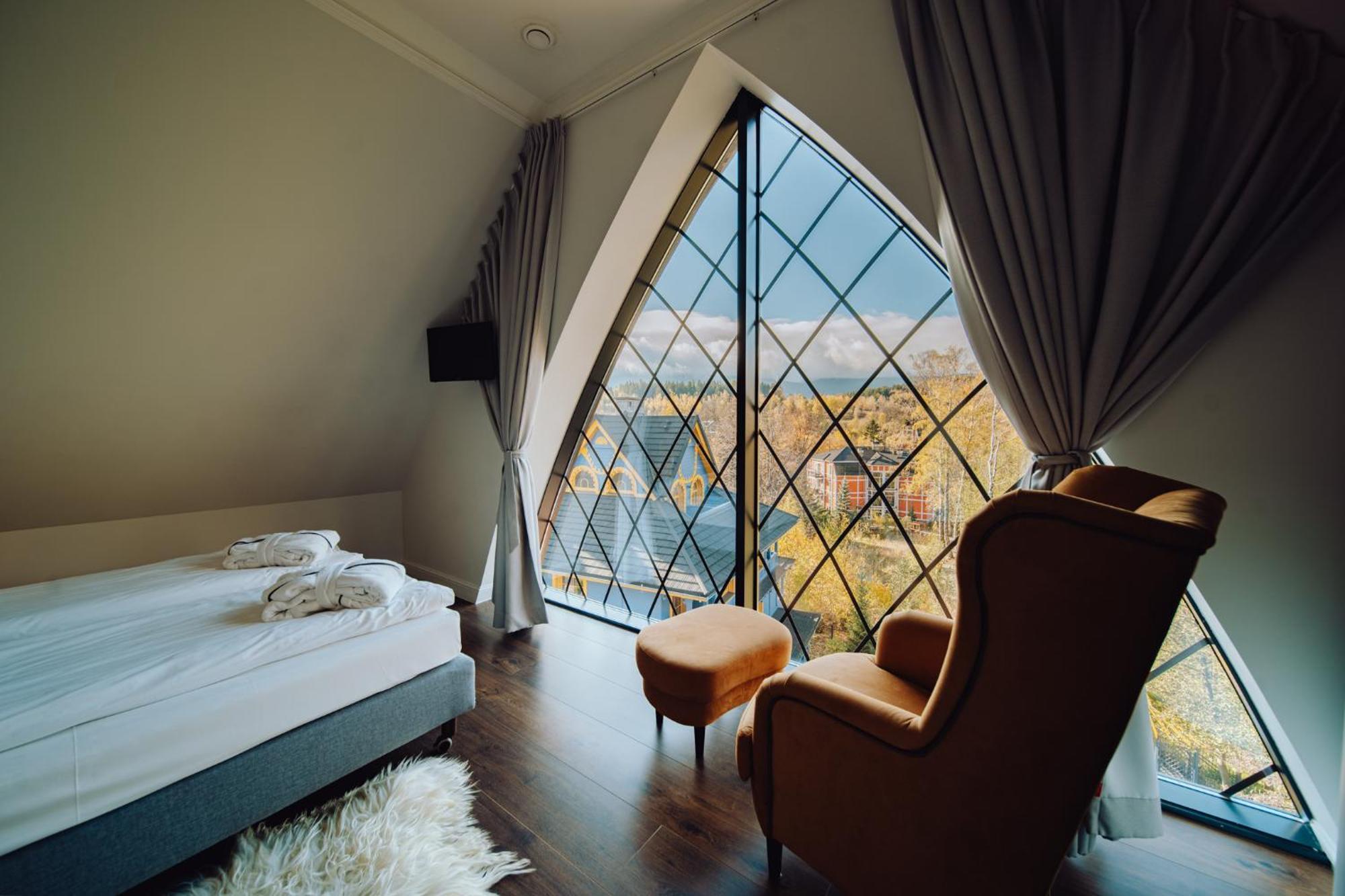 Penthouse Infinity z salonem, 2 sypialniami i balkonem