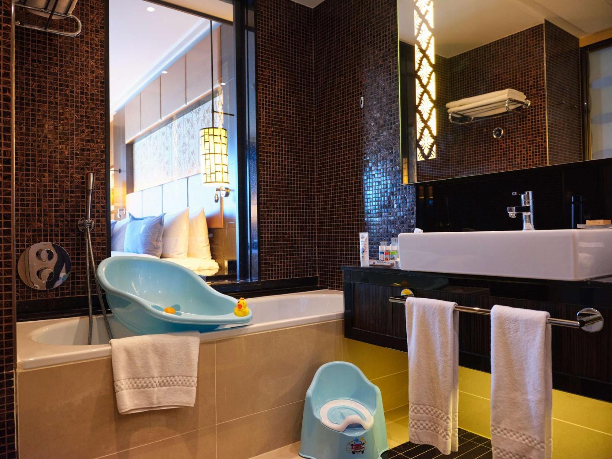 Family Connecting Suite
