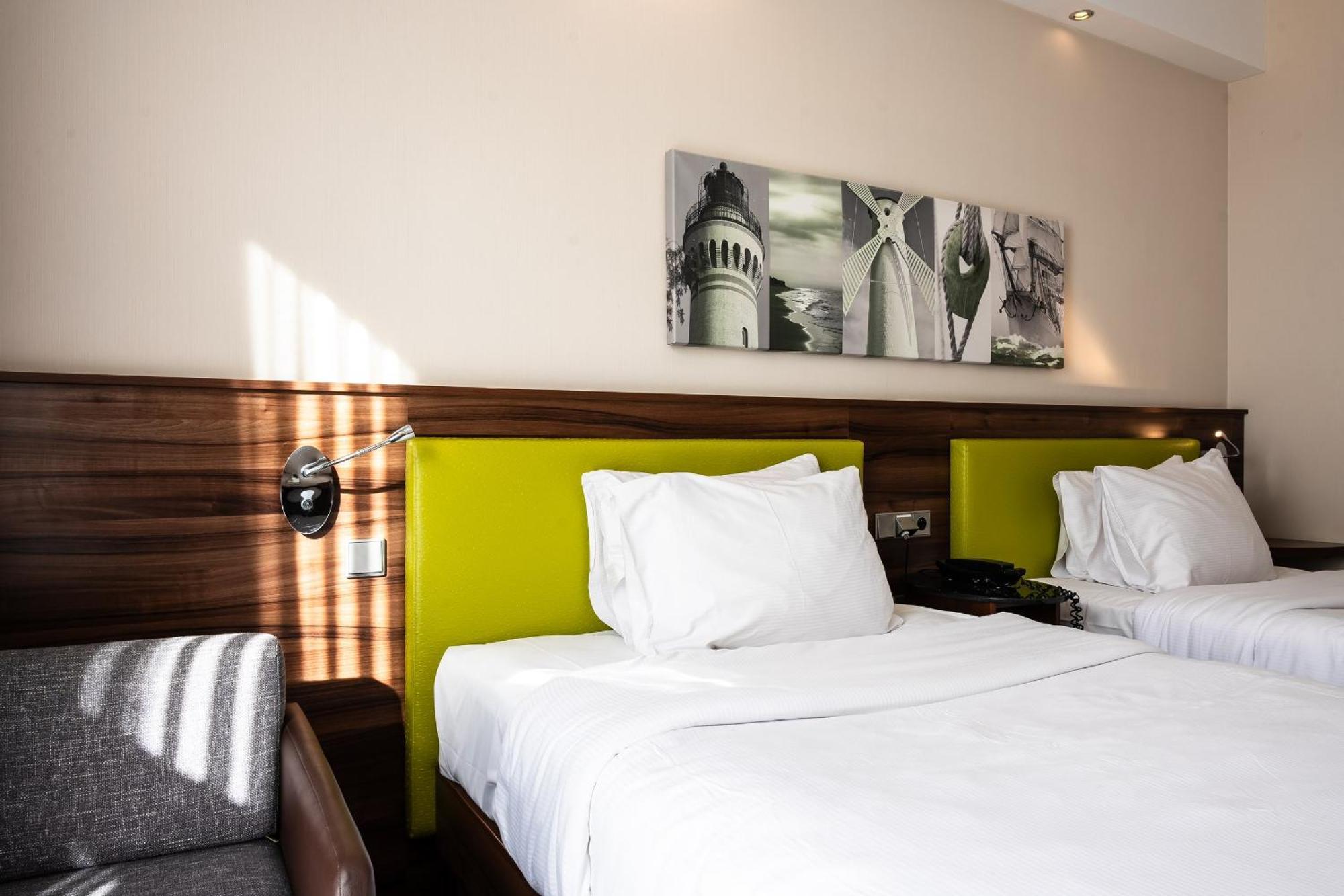 Twin Room,1499436487:JPEG