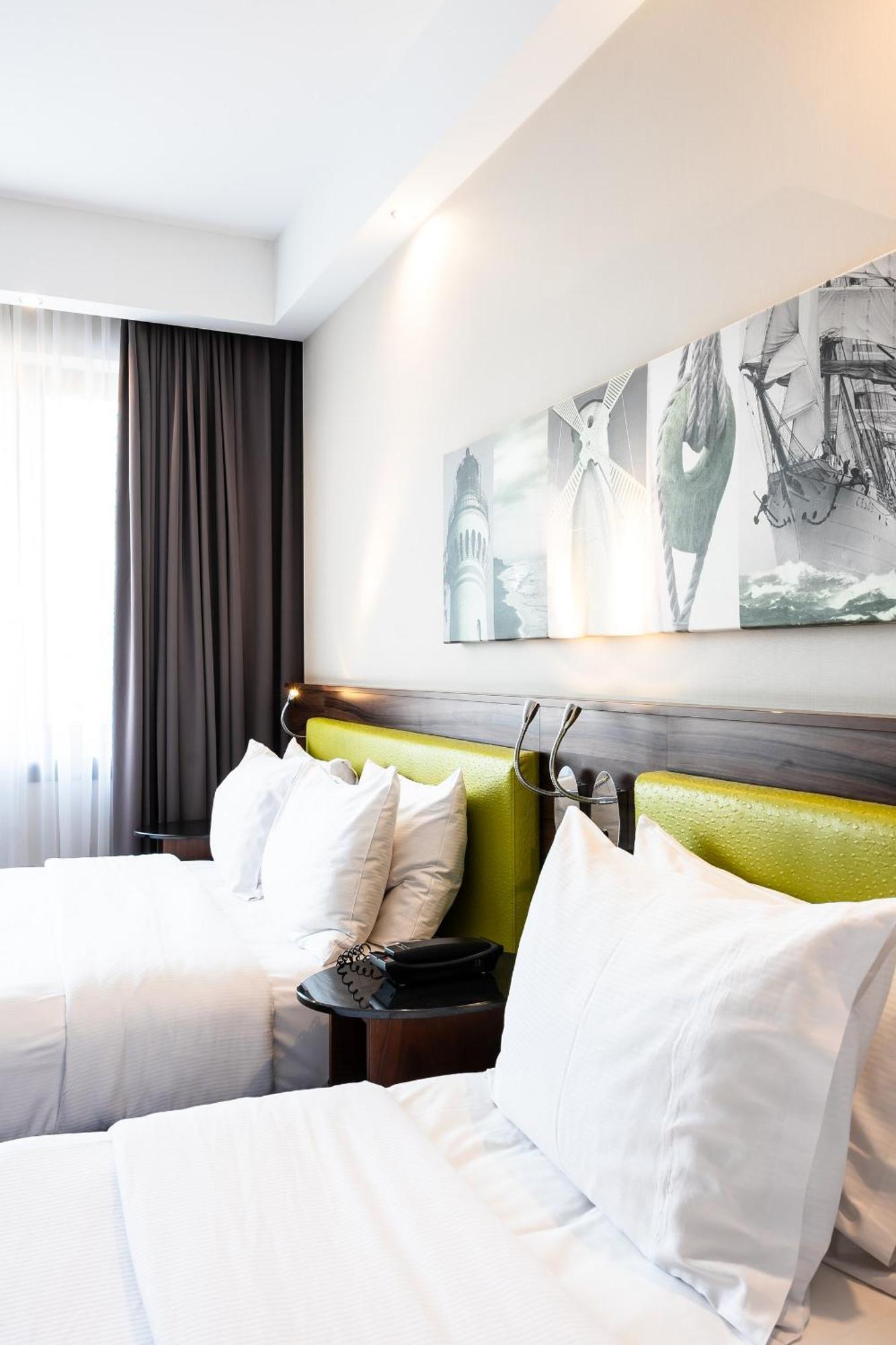 Queen Room with Two Queen Beds,1547400451:JPEG