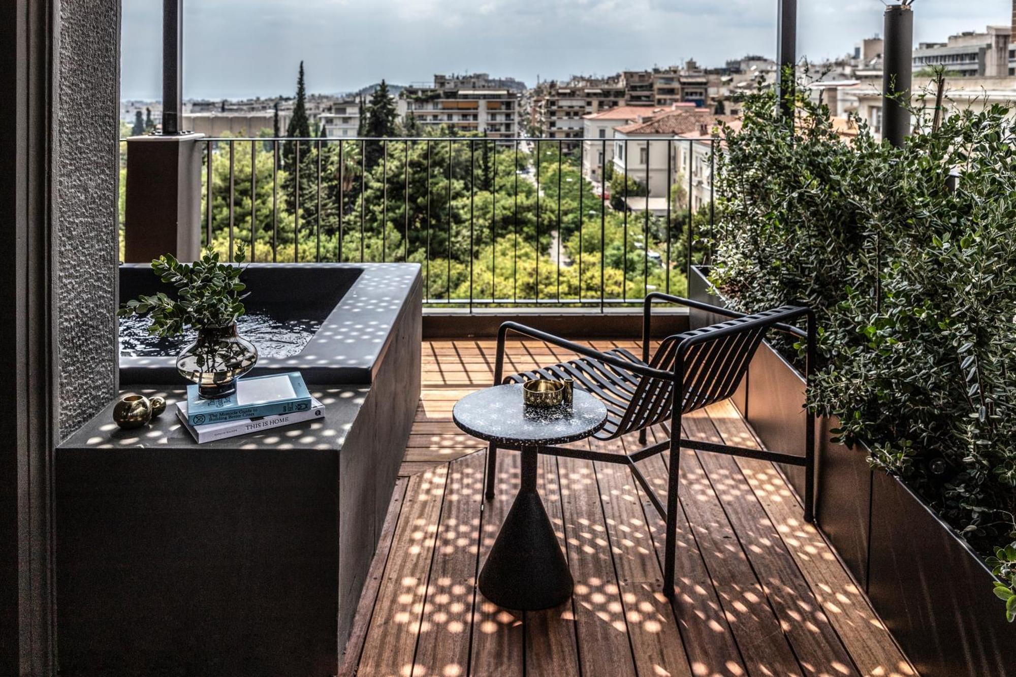 Xlarge Acropolis view Hot Tub