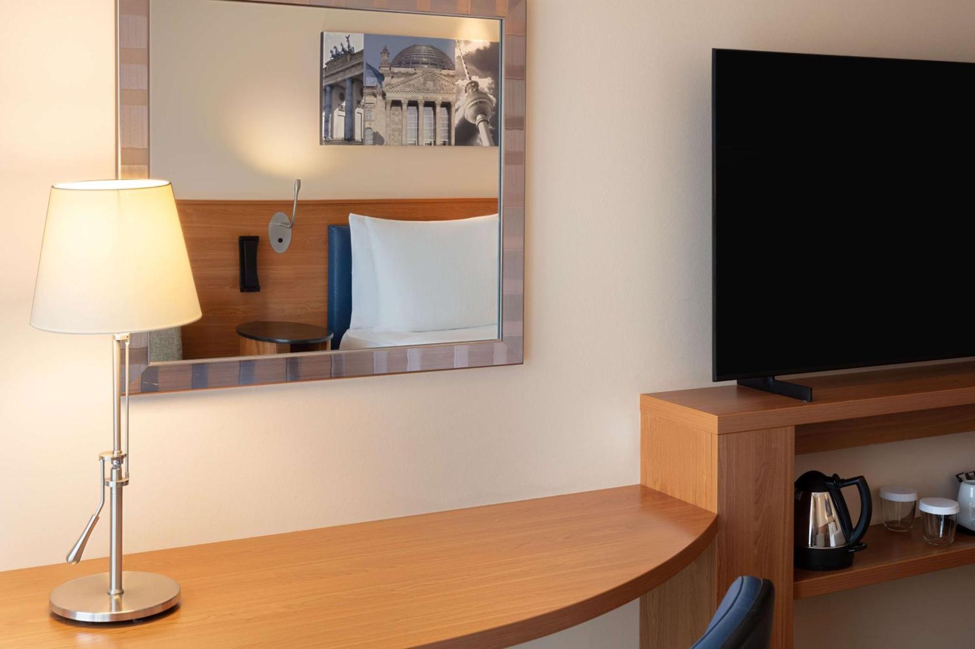 Queen Room,1525253659:JPEG