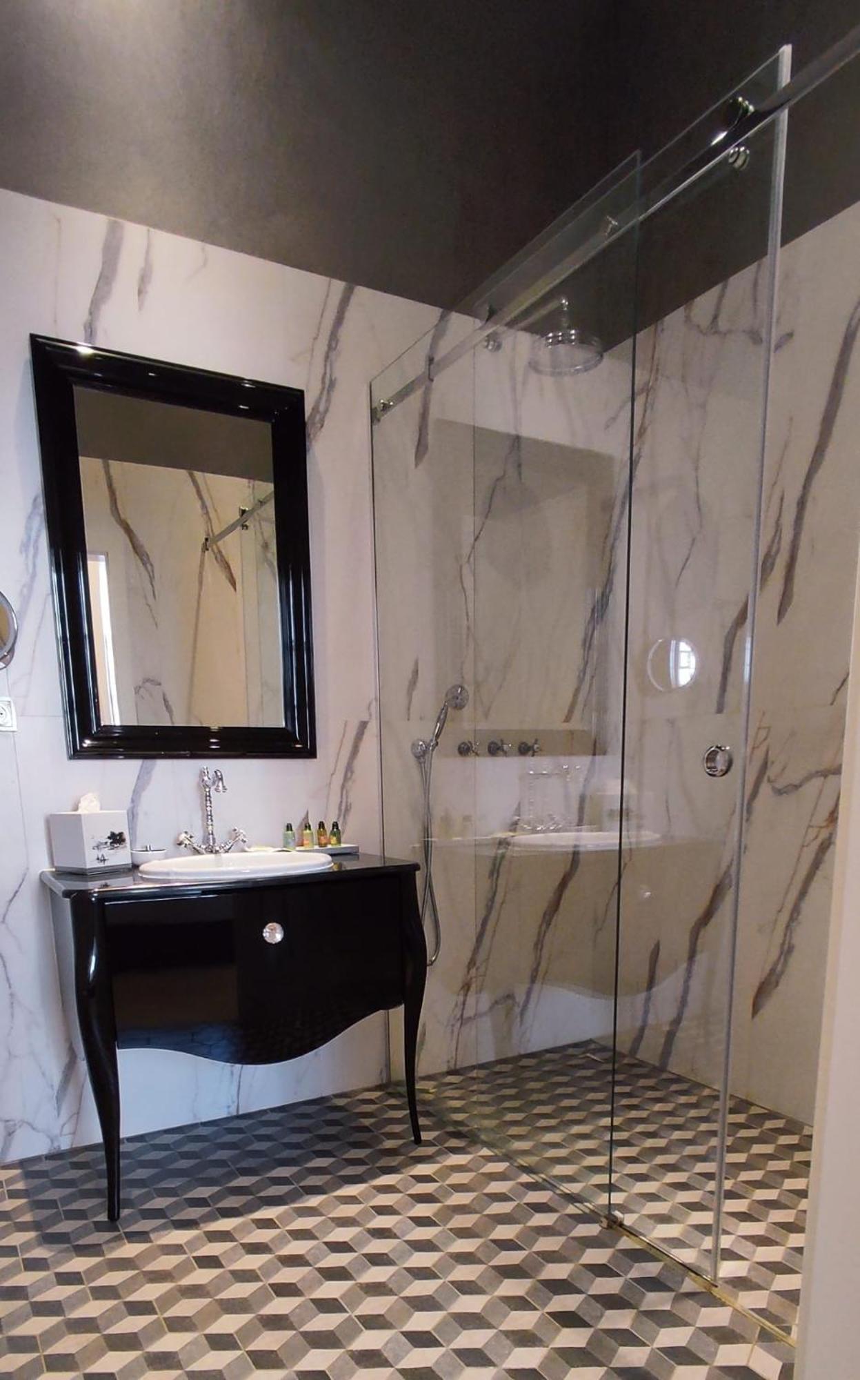 Deluxe Double Room Bath