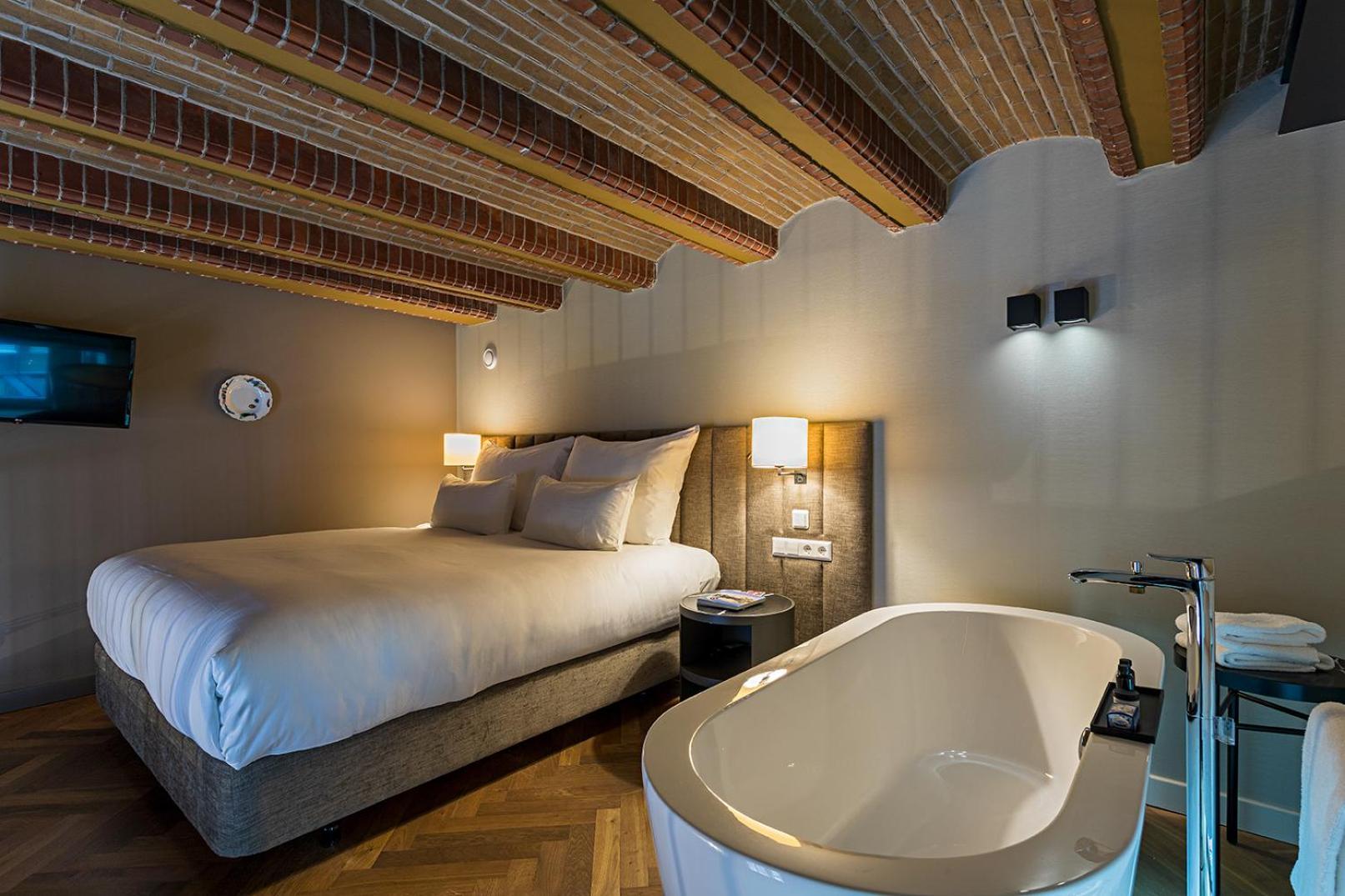 Mezzanine Suite