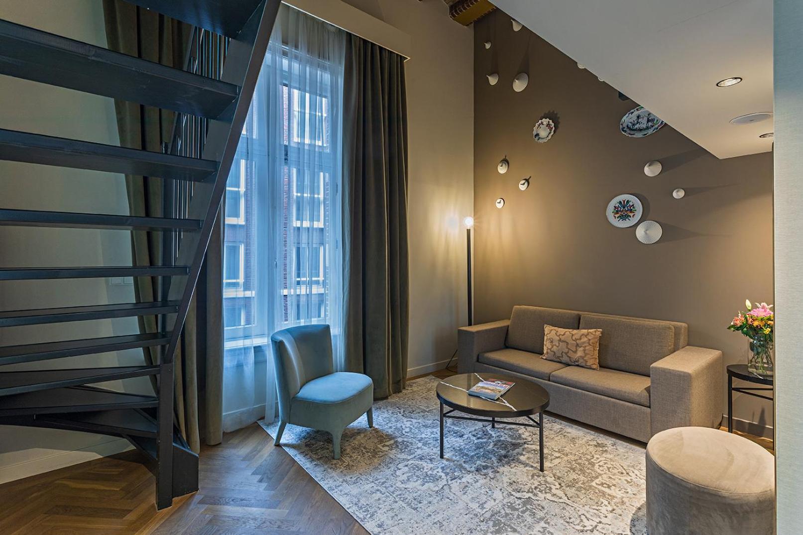 Mezzanine Suite