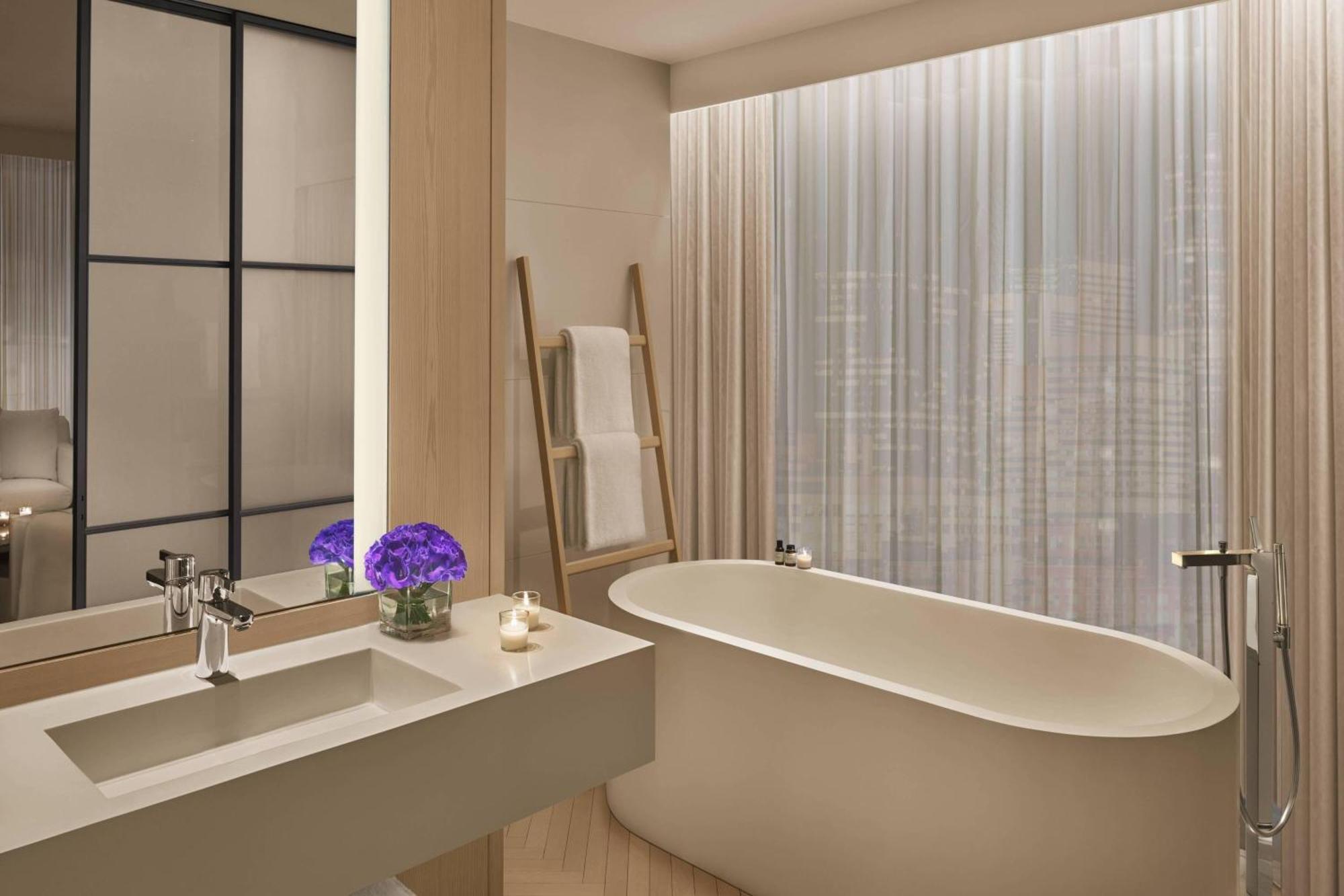 King Suite with Times Square and River View,1501830988:JPEG