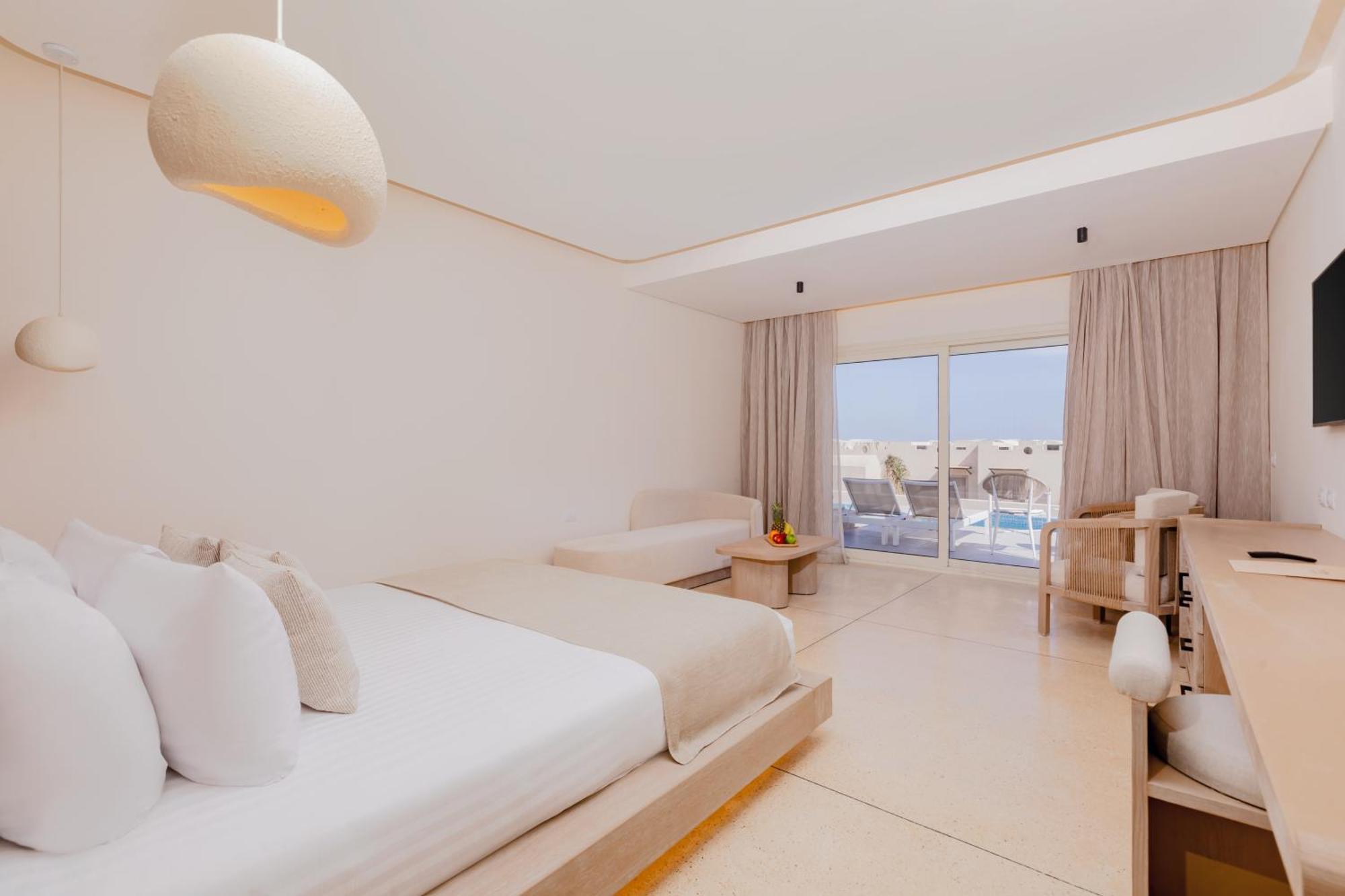 Junior Pool Suite