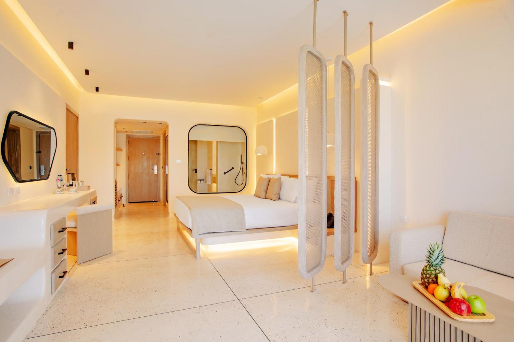 Junior Swim-Up Suite