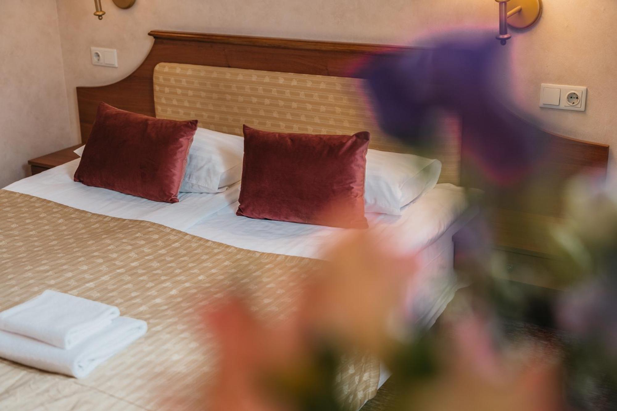 Deluxe Double Room Bath