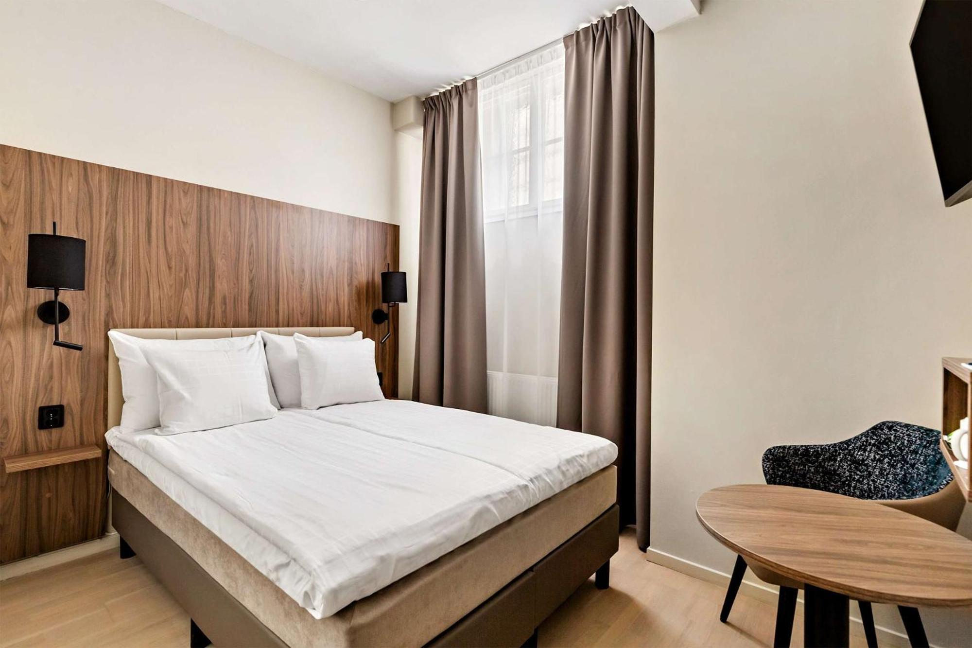 Double Room No Window