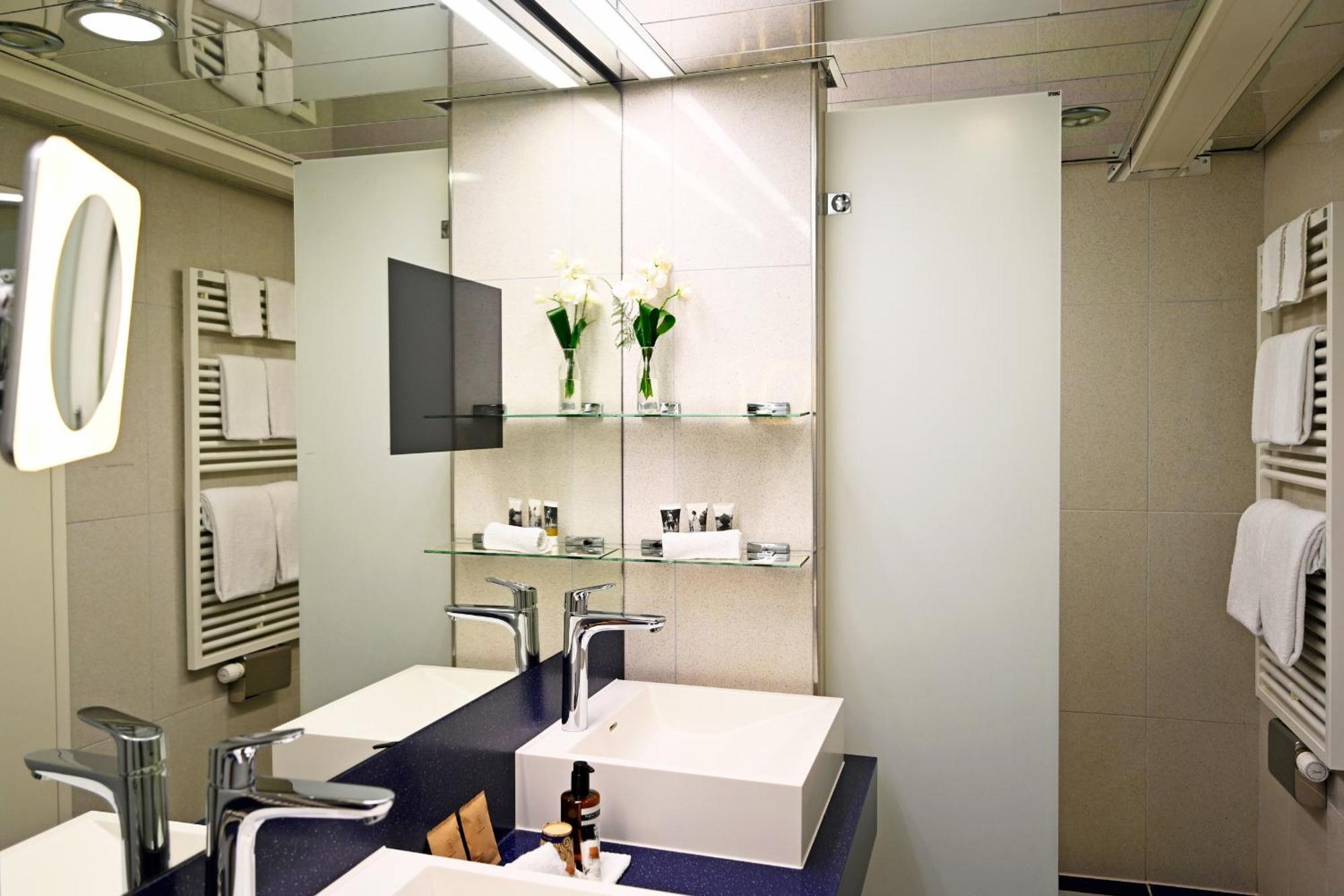 Suite,1601678836:JPEG