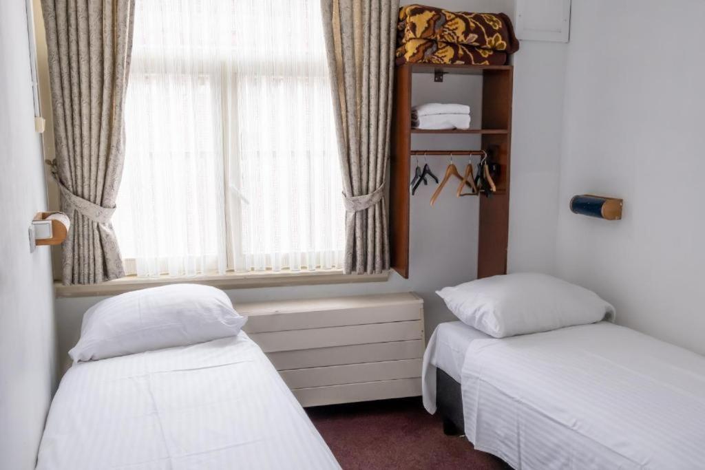 Twin Room,1516413934:JPEG