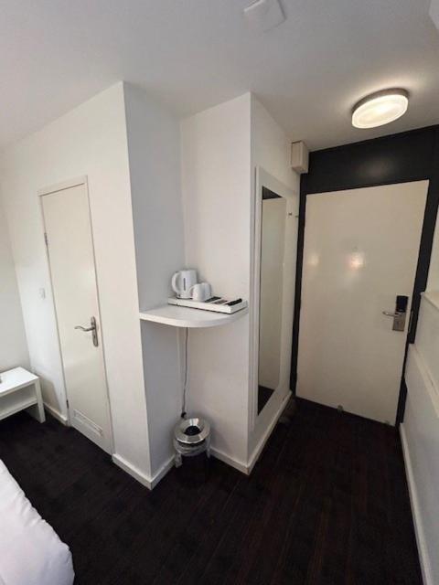 Single Room Souterrain Bedsize 120 cm Shared Toilet