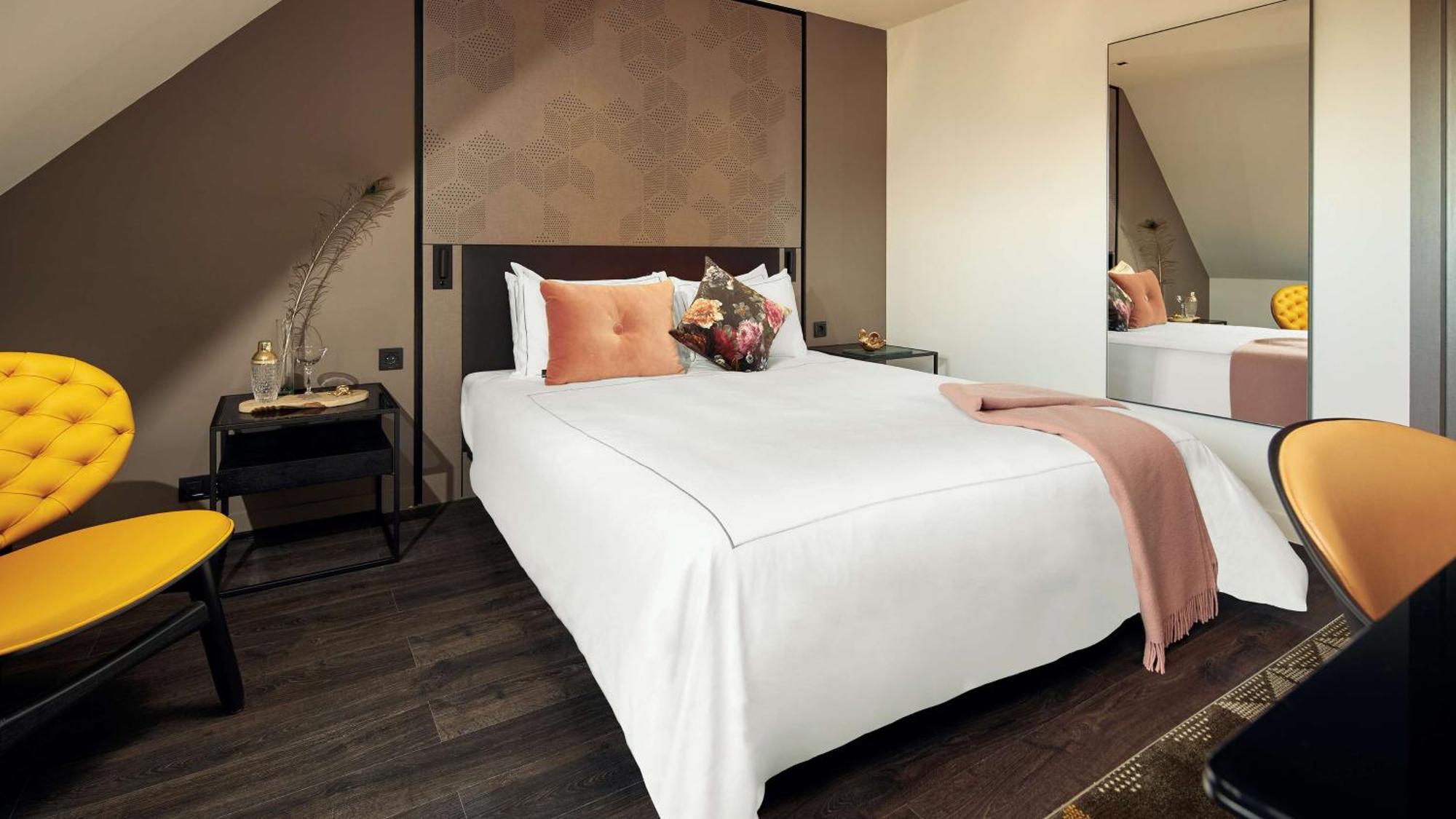 Deluxe King Room Garden View