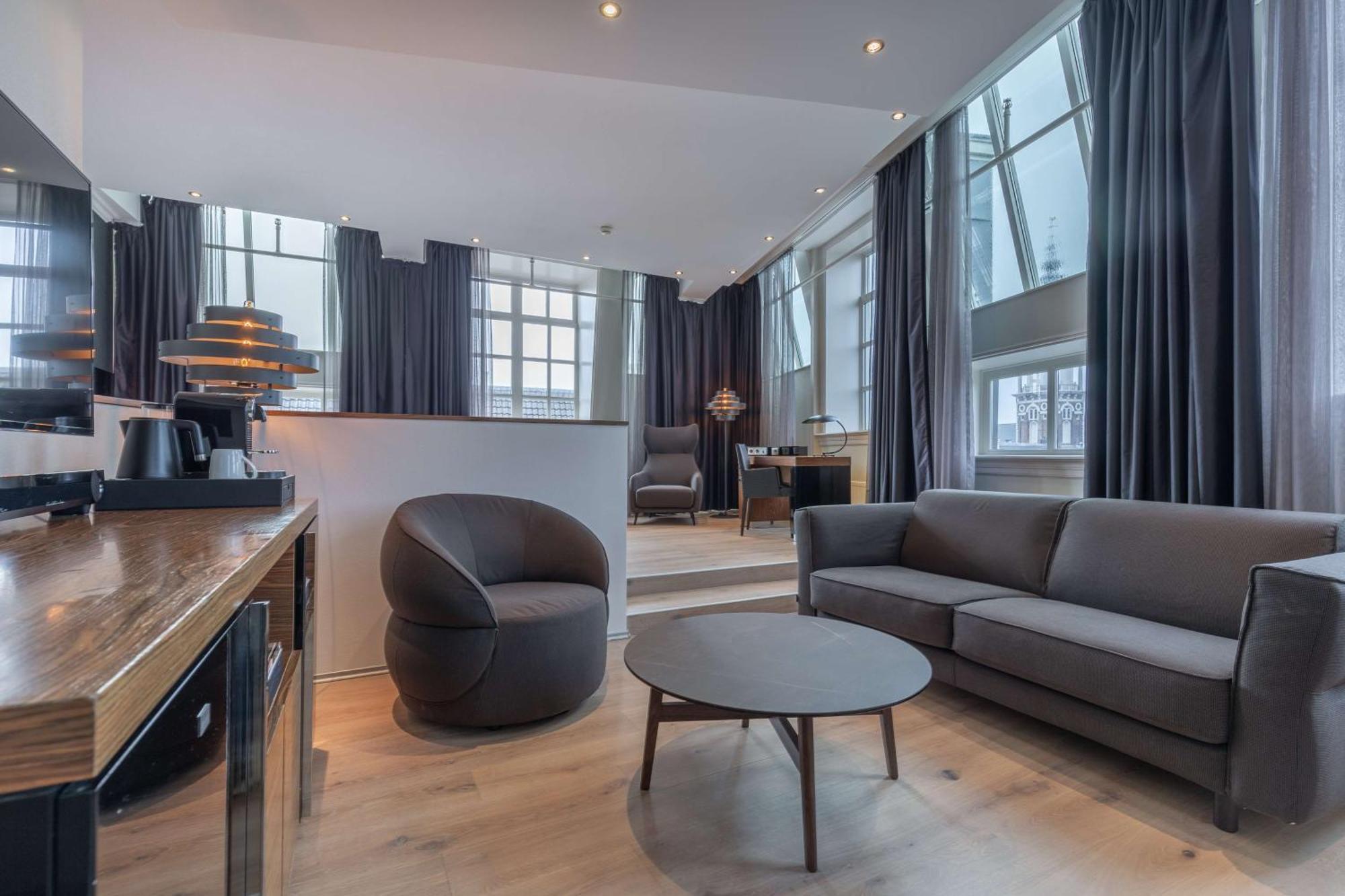 New Amsterdam Suite Canal View