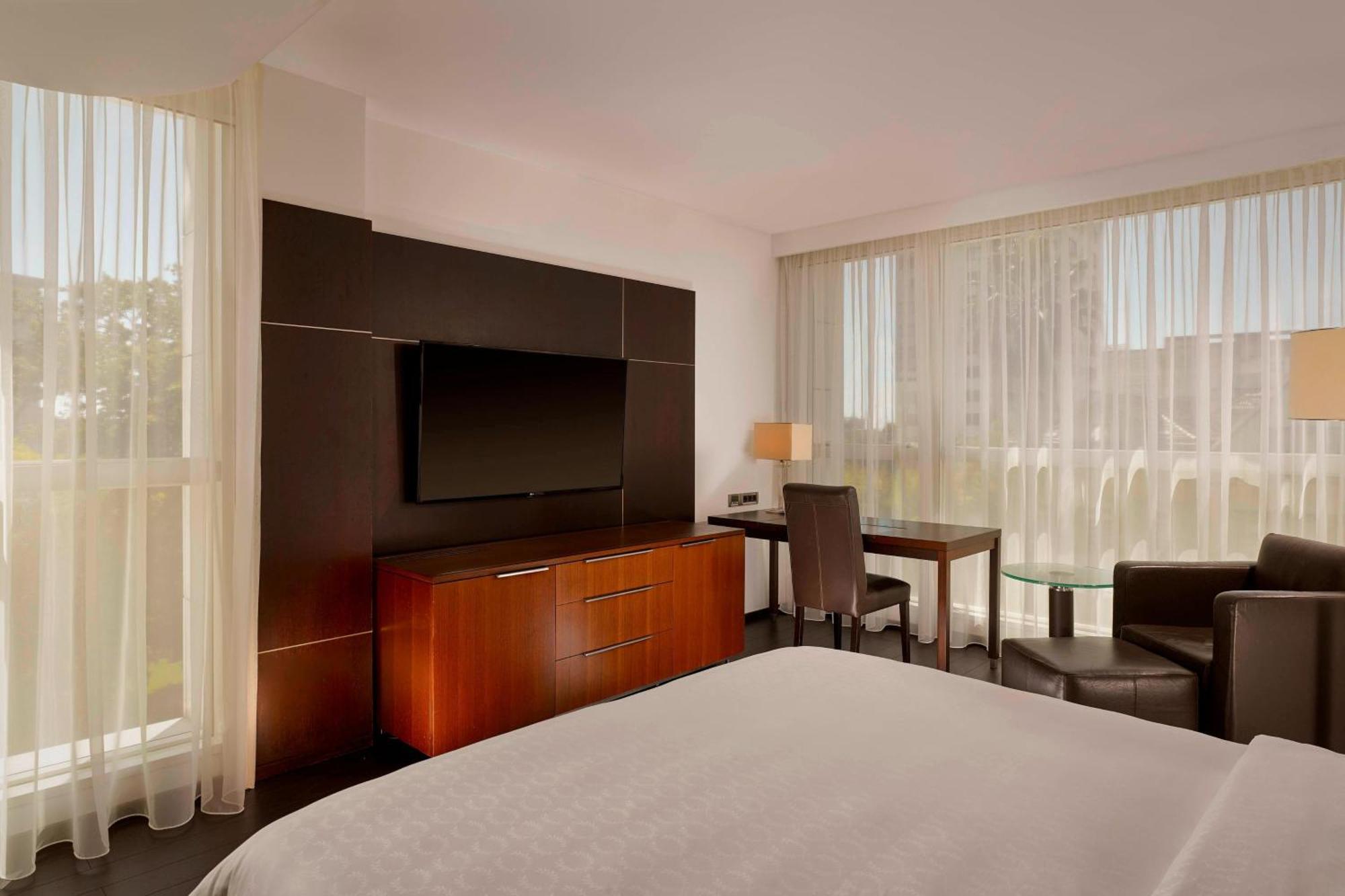 Deluxe, Guest room, 1 Queen,1516453036:JPEG