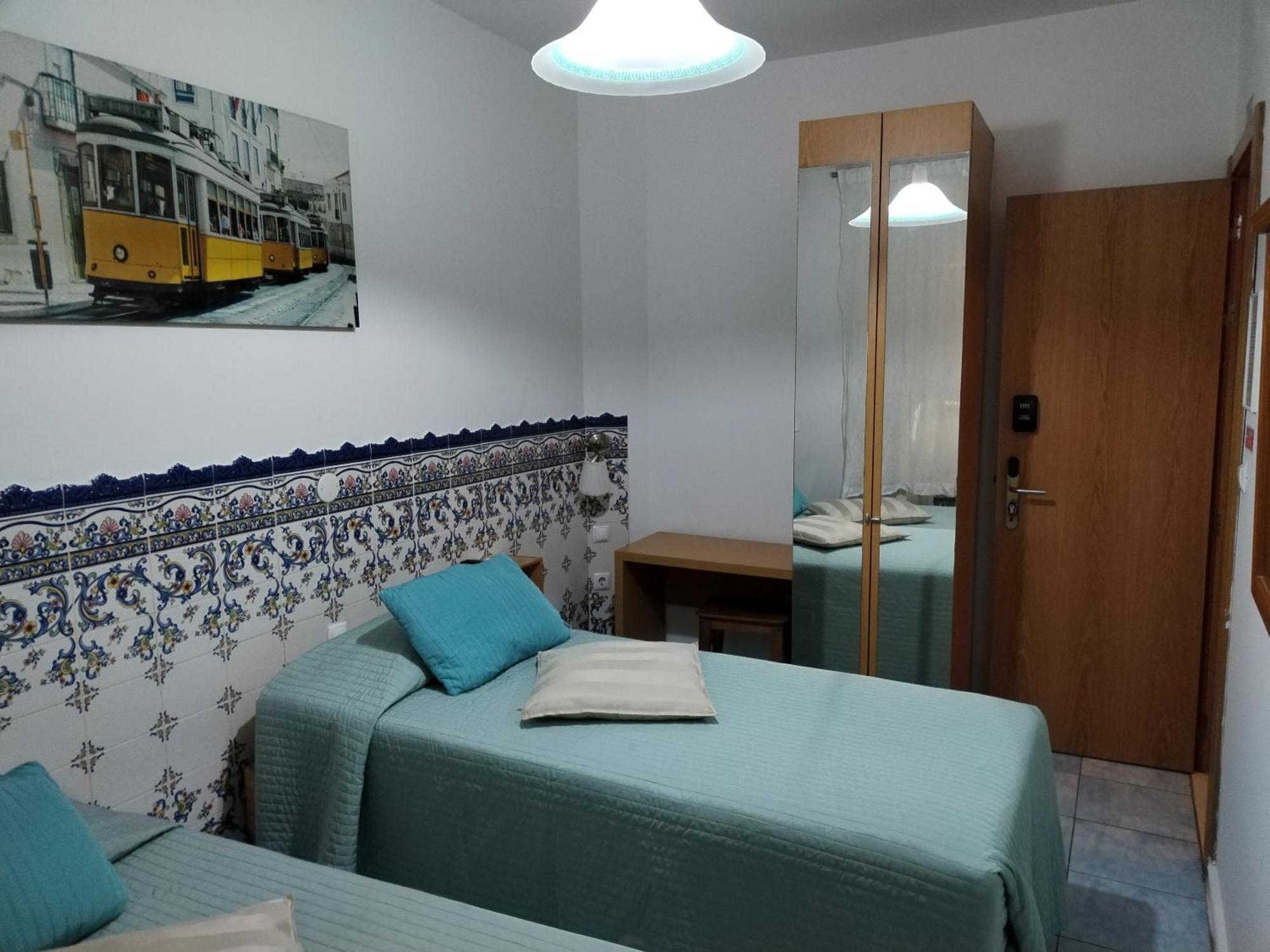 Twin Room Private External Bathroom