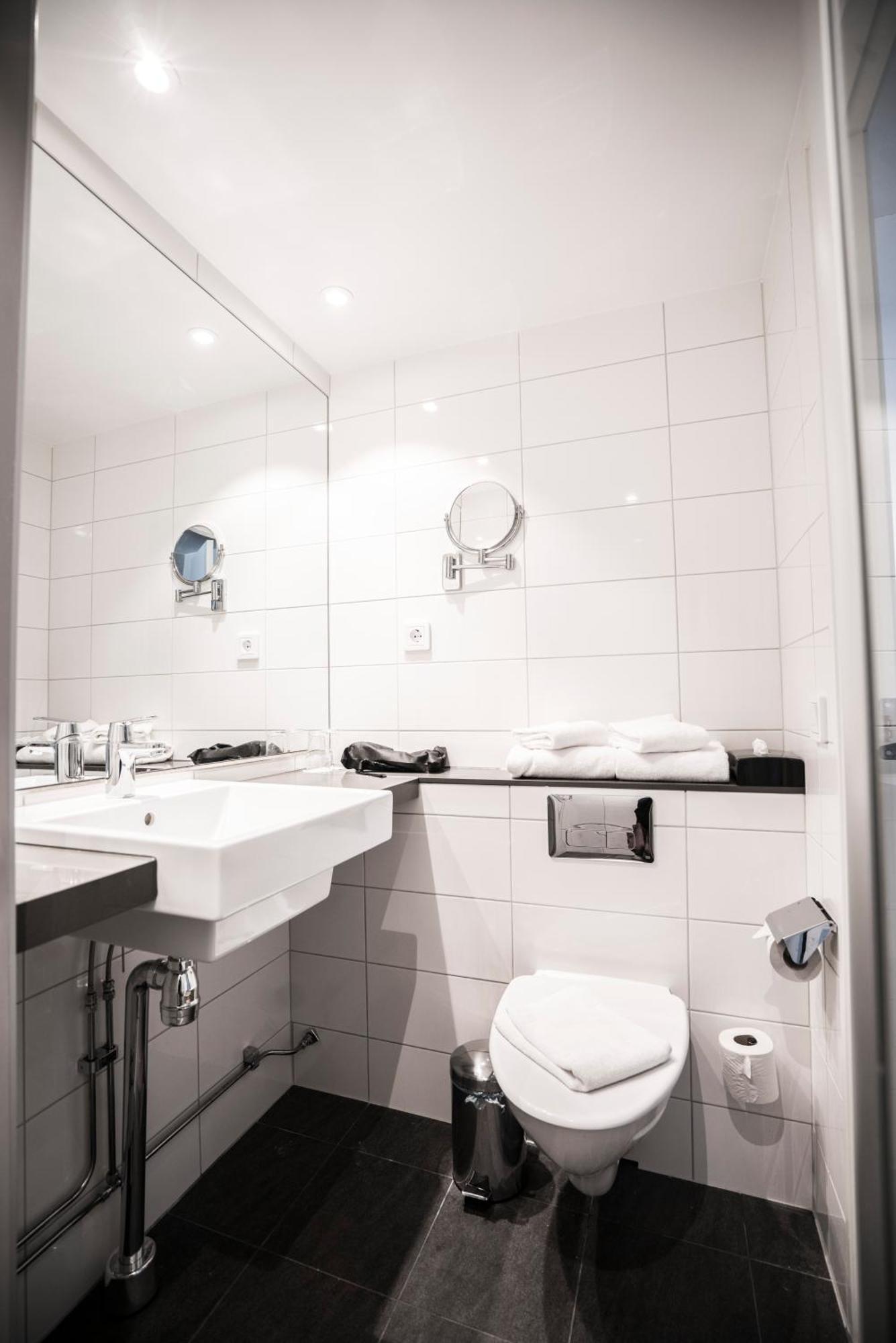 Superior Twin Room,1516462348:JPEG