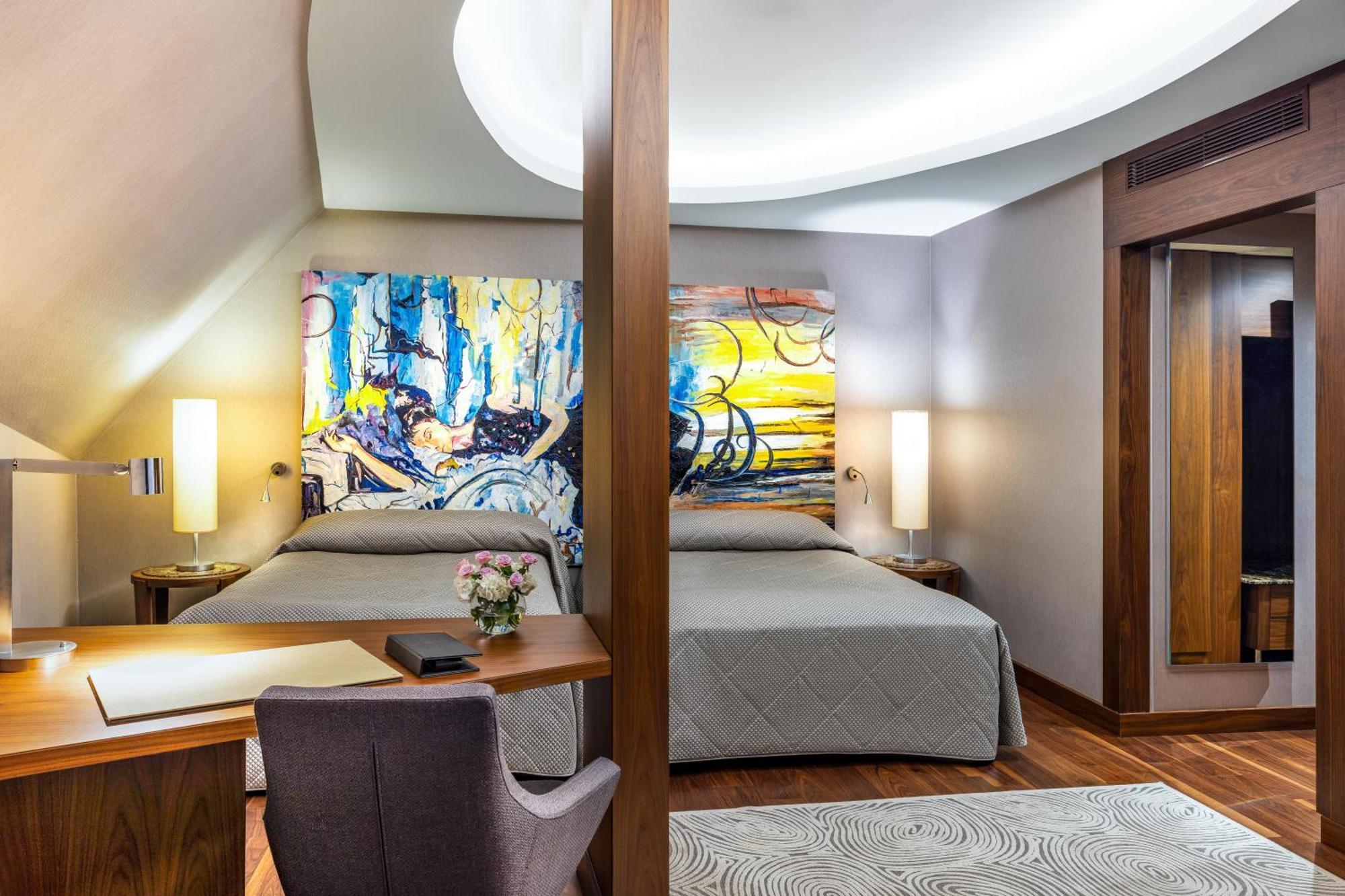 Apartament typu Deluxe Royal Suite z balkonem i widokiem na morze
