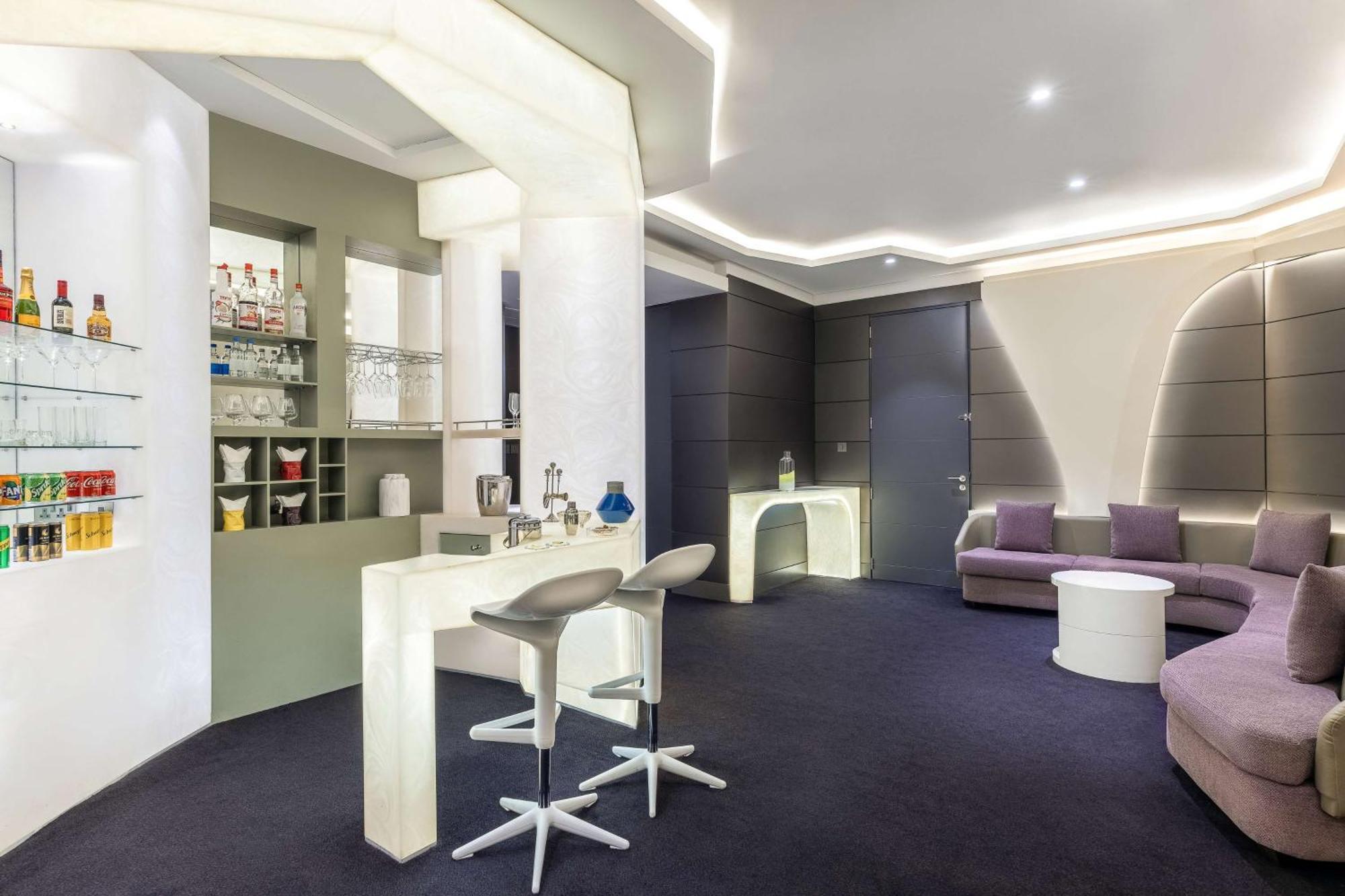 Grand Deluxe King Suite
