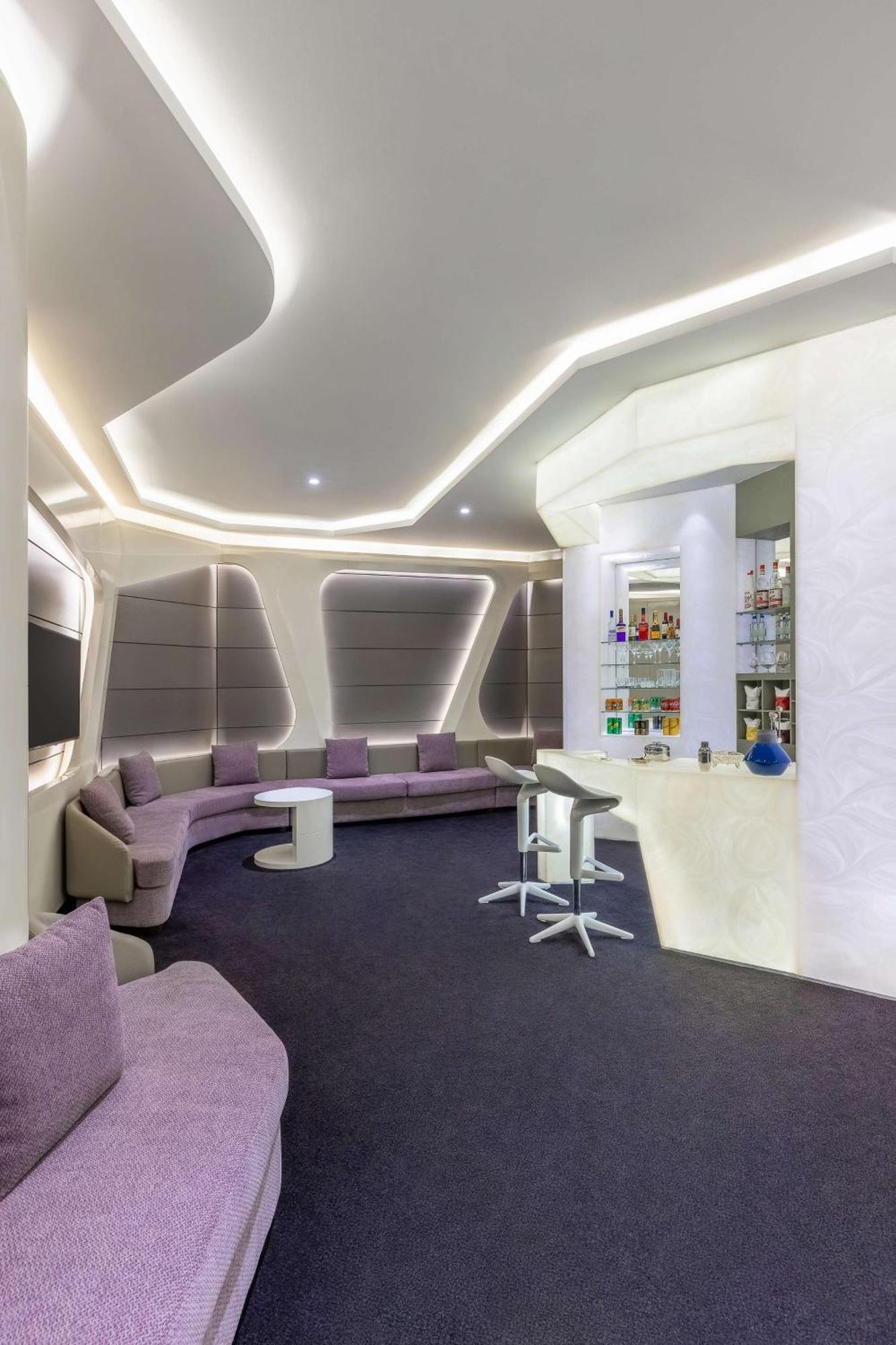 Grand Deluxe King Suite