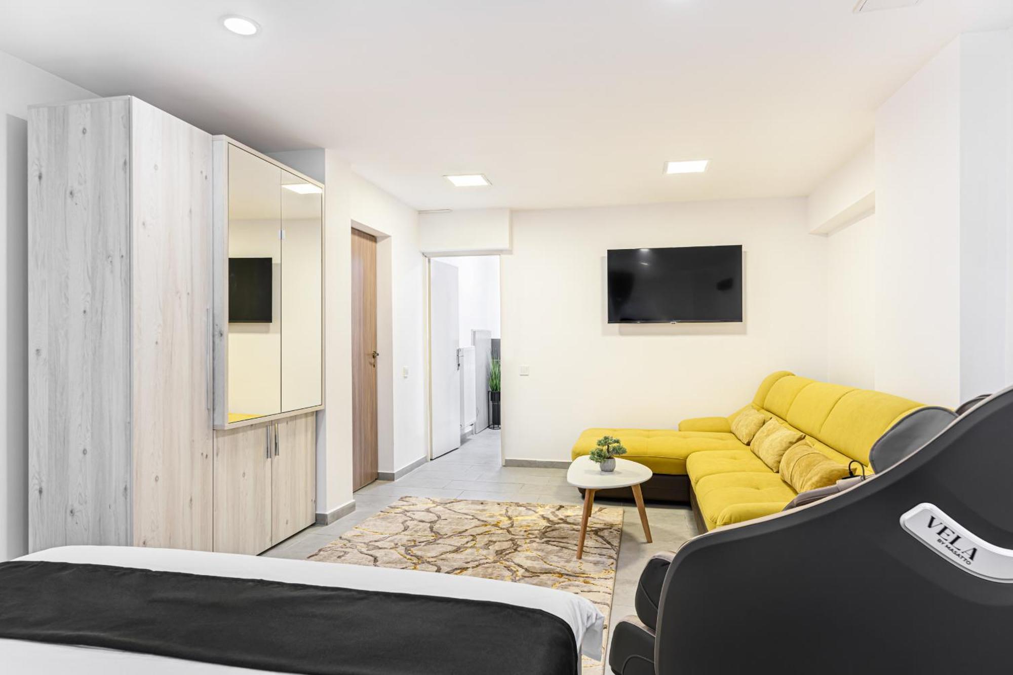 Deluxe Family Room