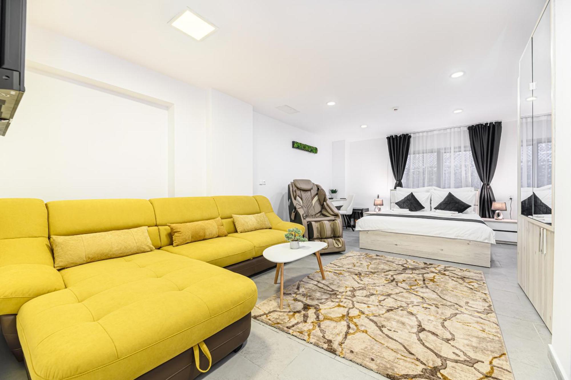 Deluxe Family Room