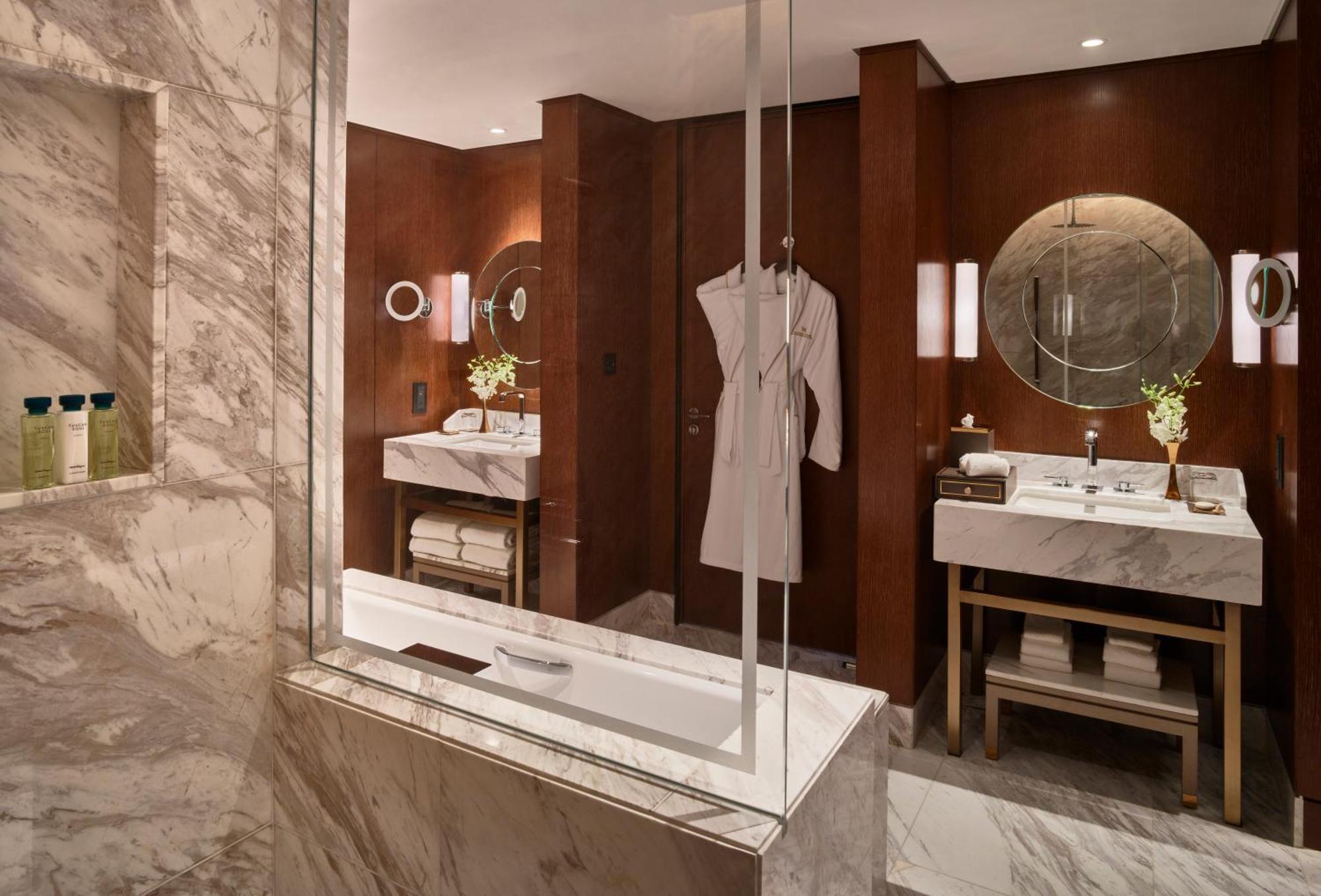 King Premier Suite Dubai Downtown View