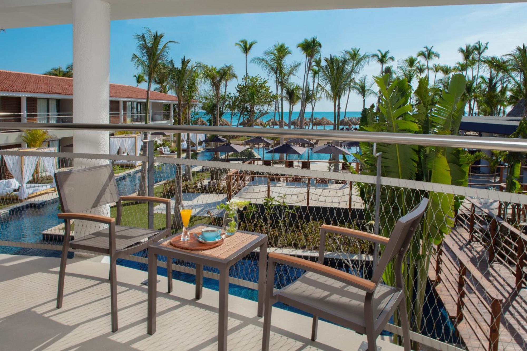 Dwuosobowy apartament typu Club Junior Suite z widokiem na ocean