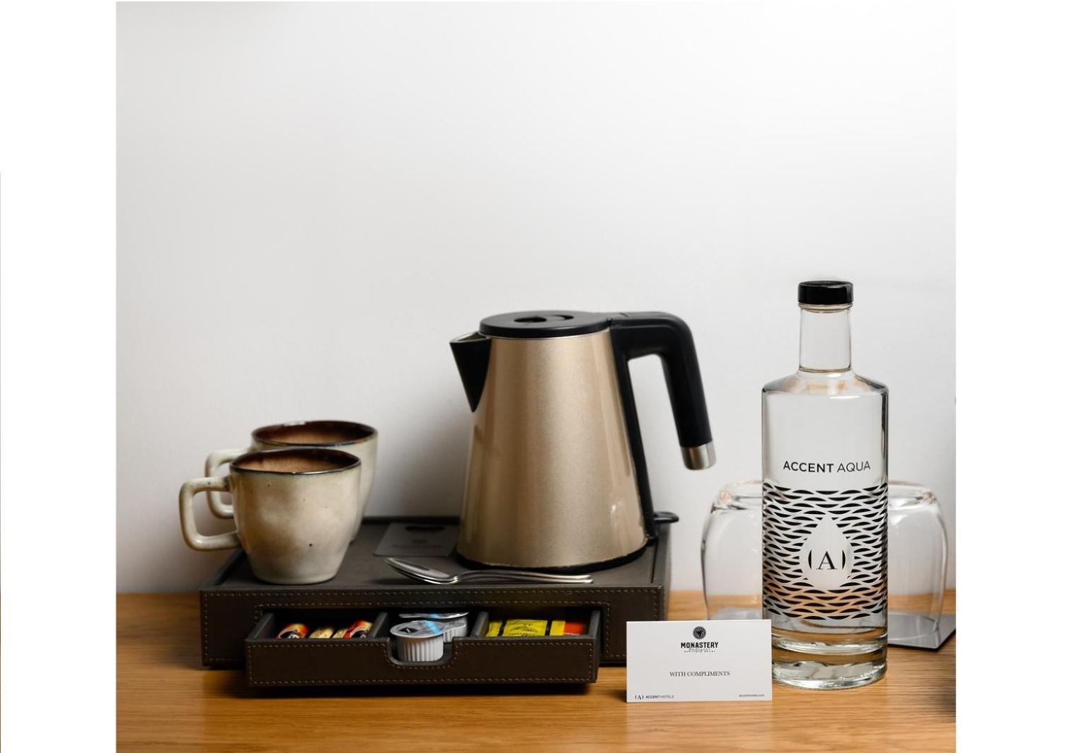 Queen Room,1525206766:JPEG