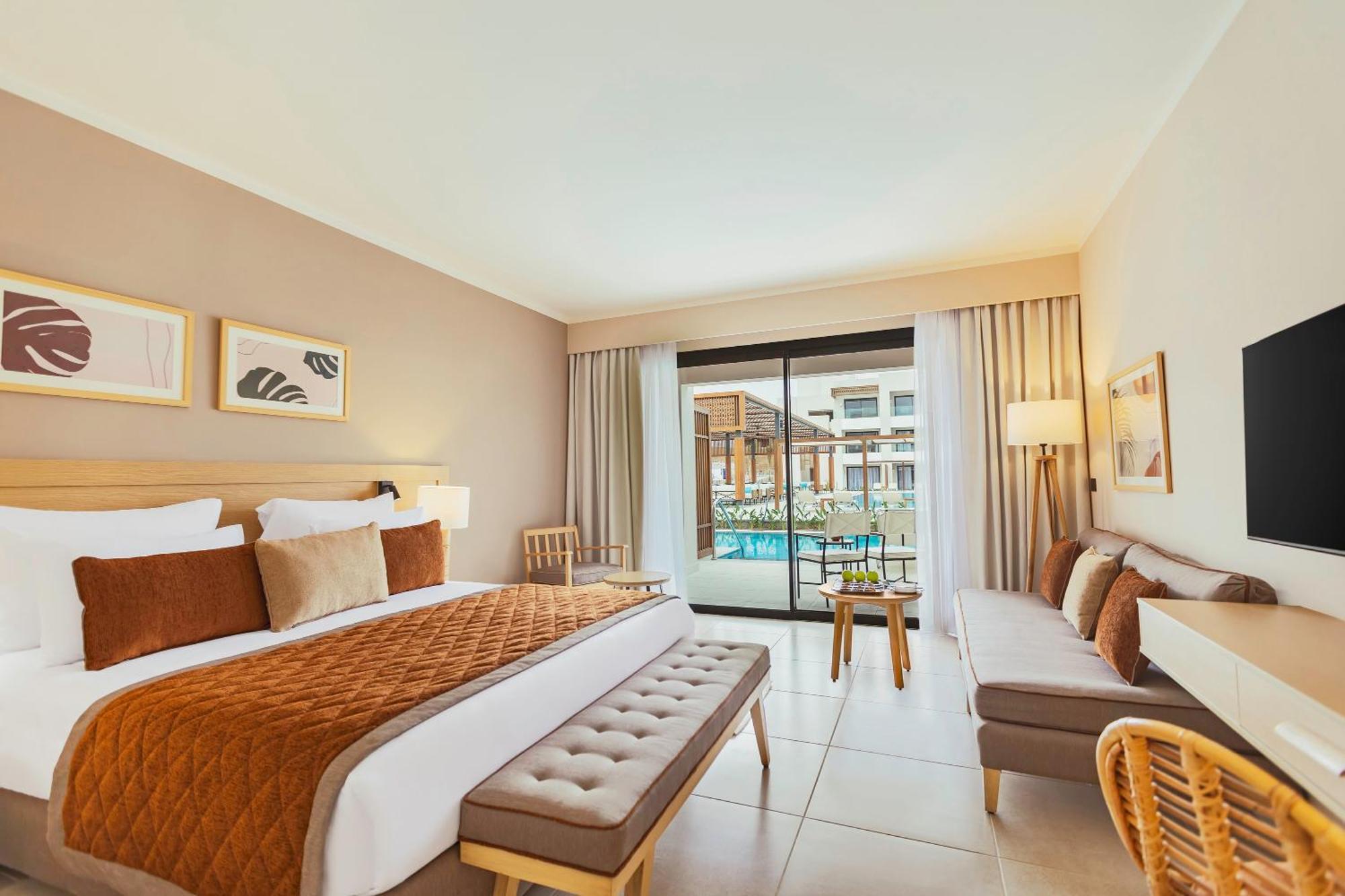 Superior Queen or Twin Beds with Pool View,1524319615:JPEG