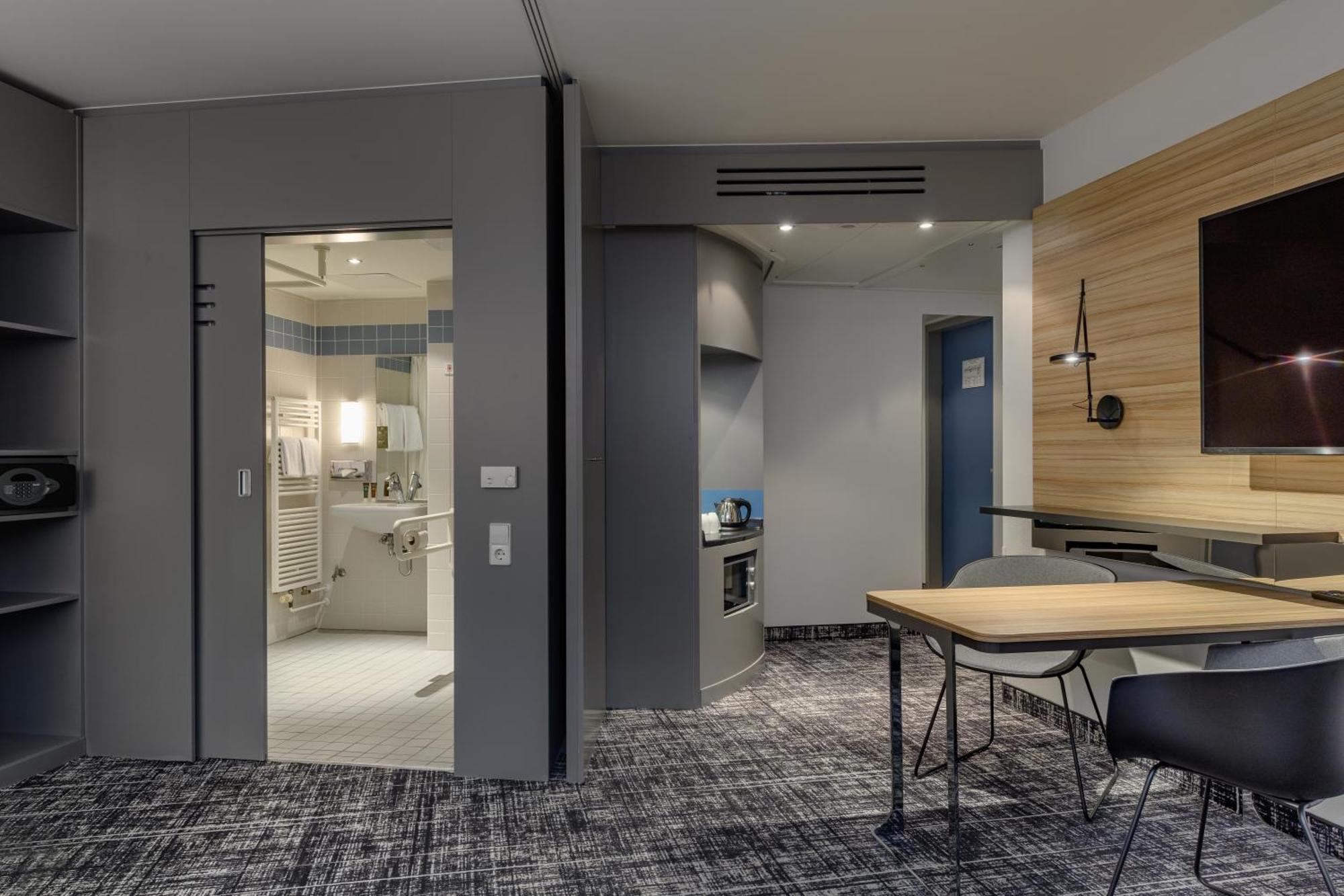 Apartament typu Standard Suite z łóżkiem podwójnym i pojedynczą rozkładaną sofą