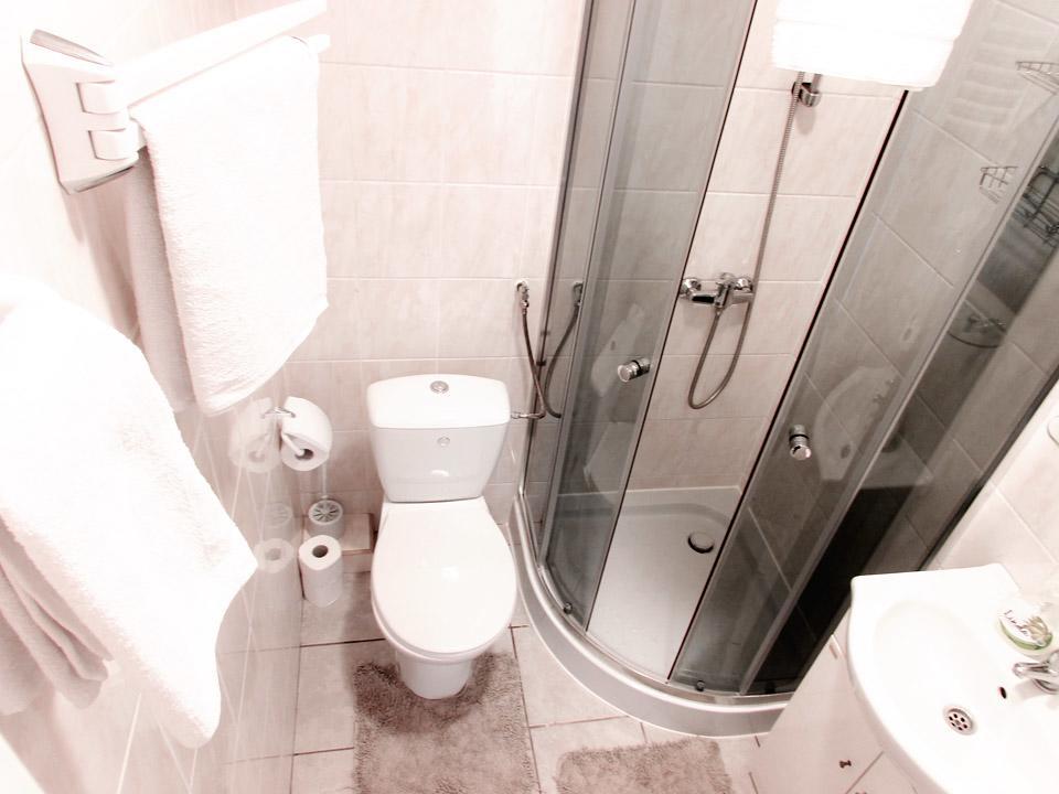 One-Bedroom Apartment with Kitchen,168734055:JPEG