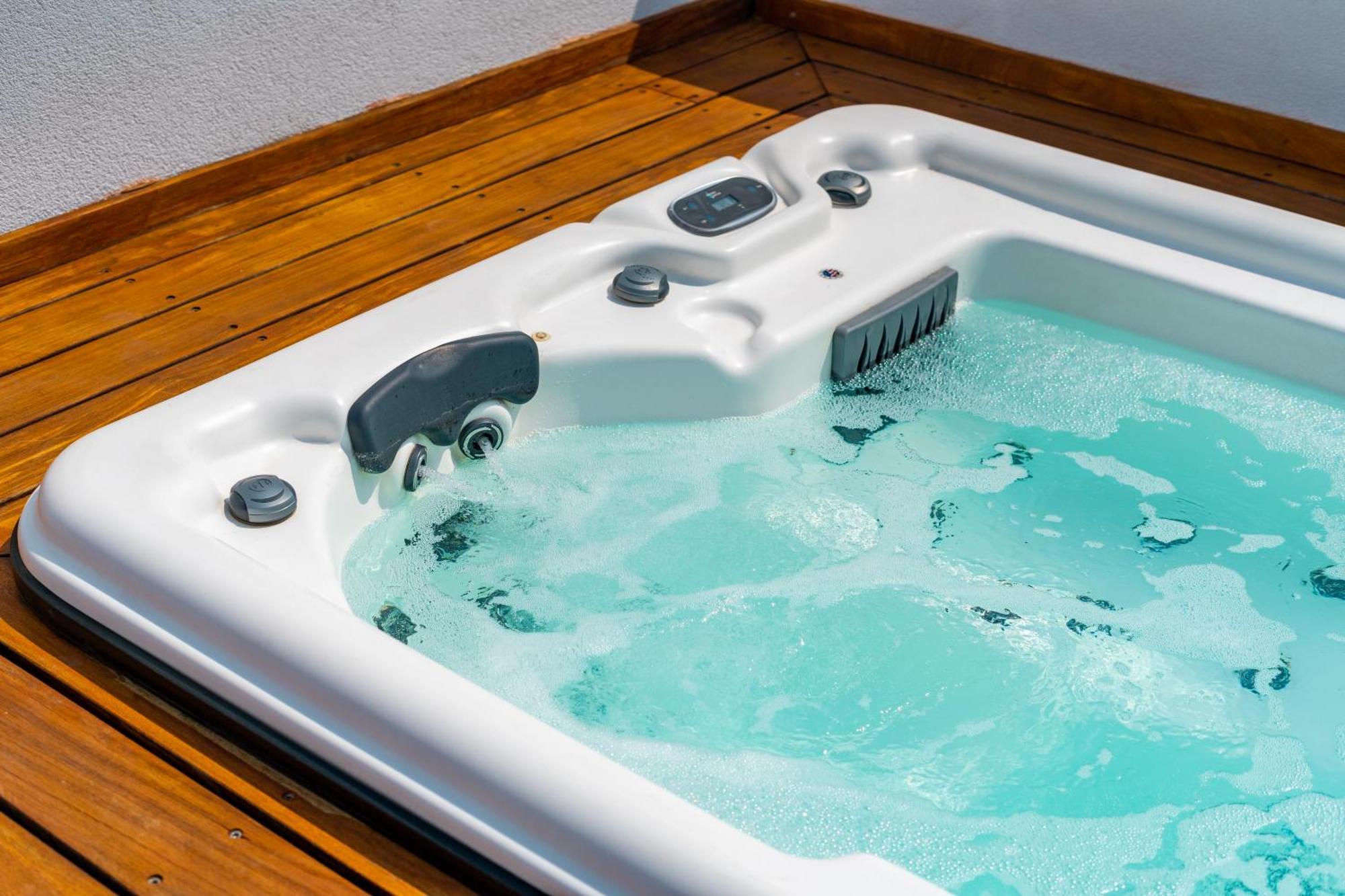 Executive Three-Bedroom Penthouse Sea view & Jacuzzi