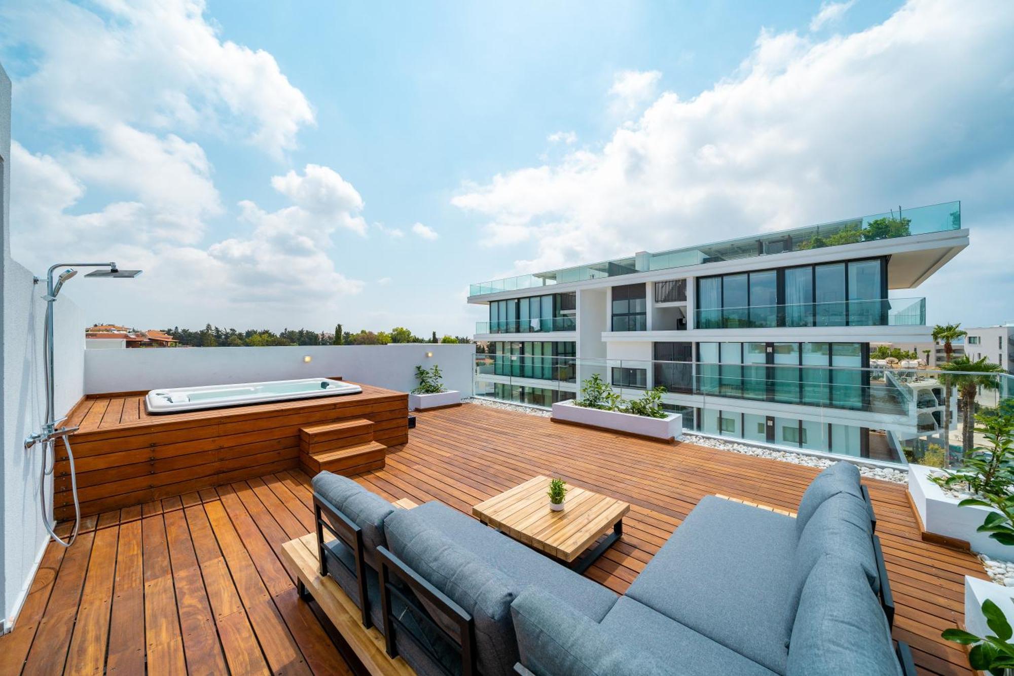 Executive Three-Bedroom Penthouse Sea view & Jacuzzi