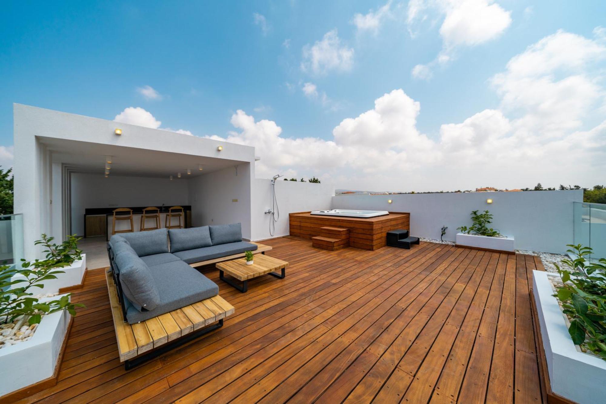 Executive Three-Bedroom Penthouse Sea view & Jacuzzi