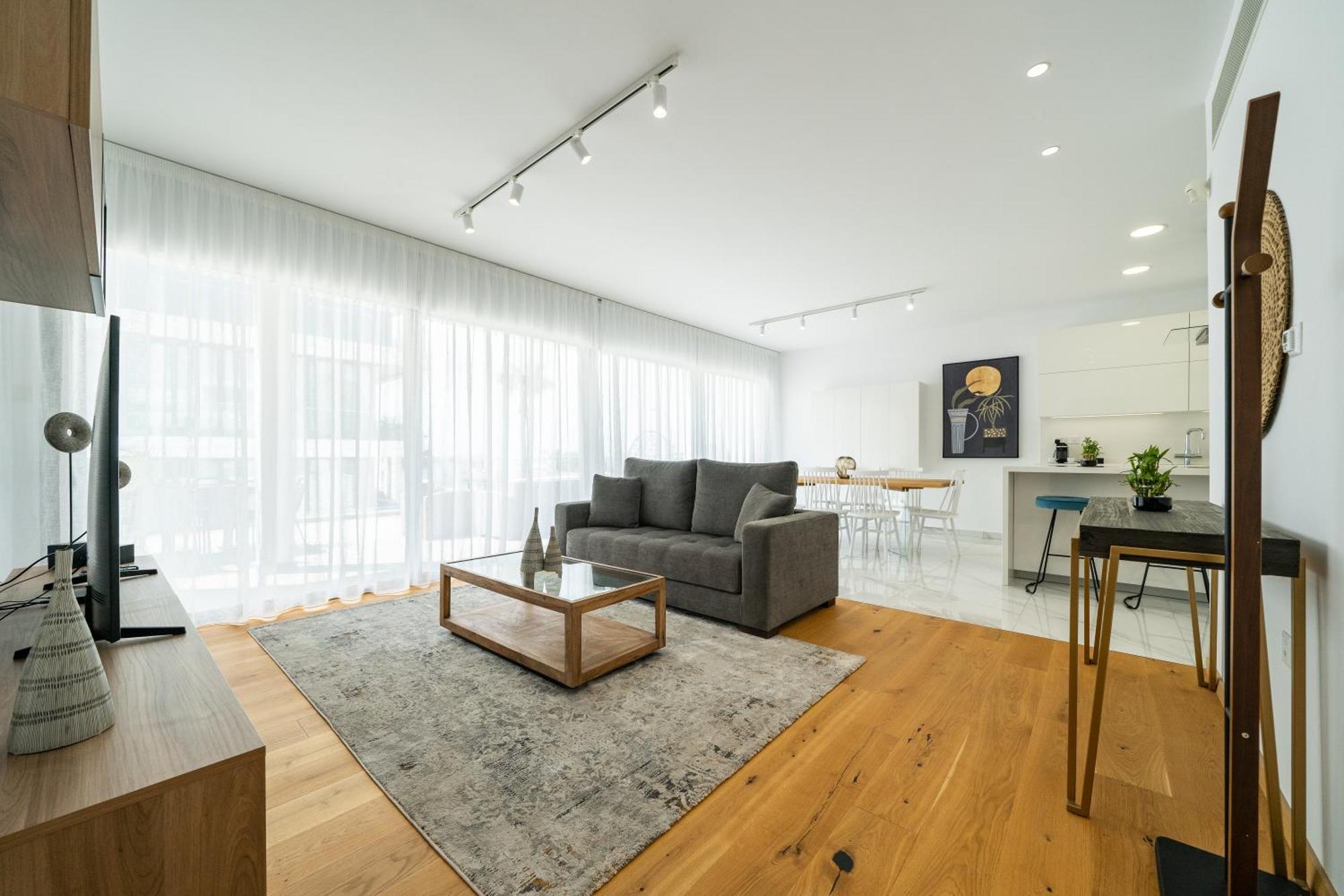 Executive Three-Bedroom Penthouse Sea view & Jacuzzi