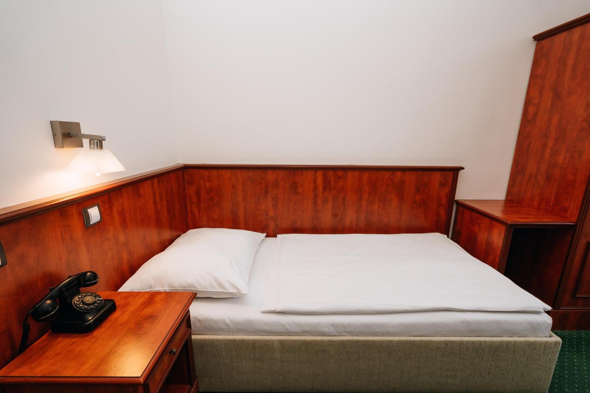 Single Room,1531693402:JPEG