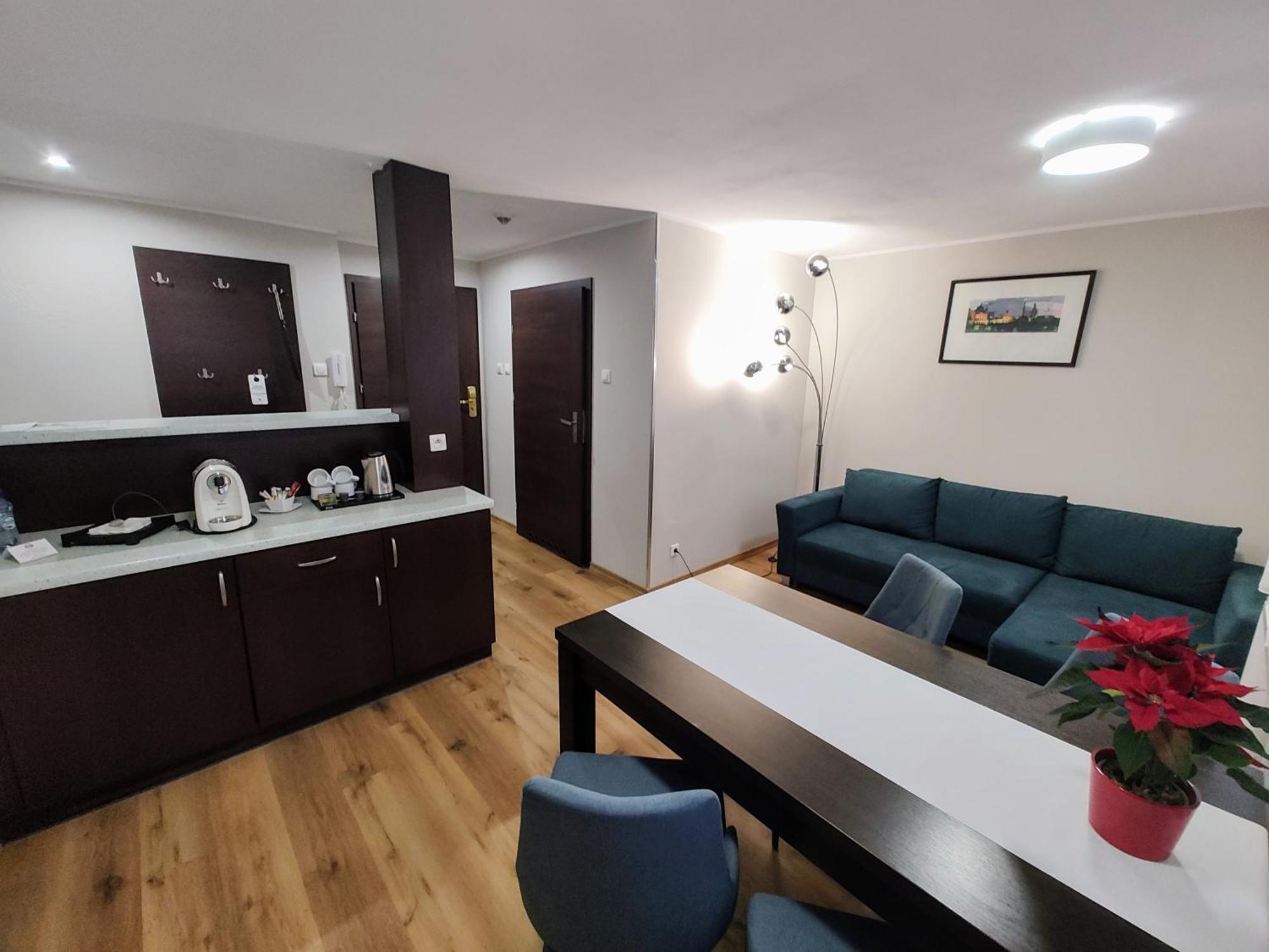 Two-Bedroom Apartment,1532709310:JPEG