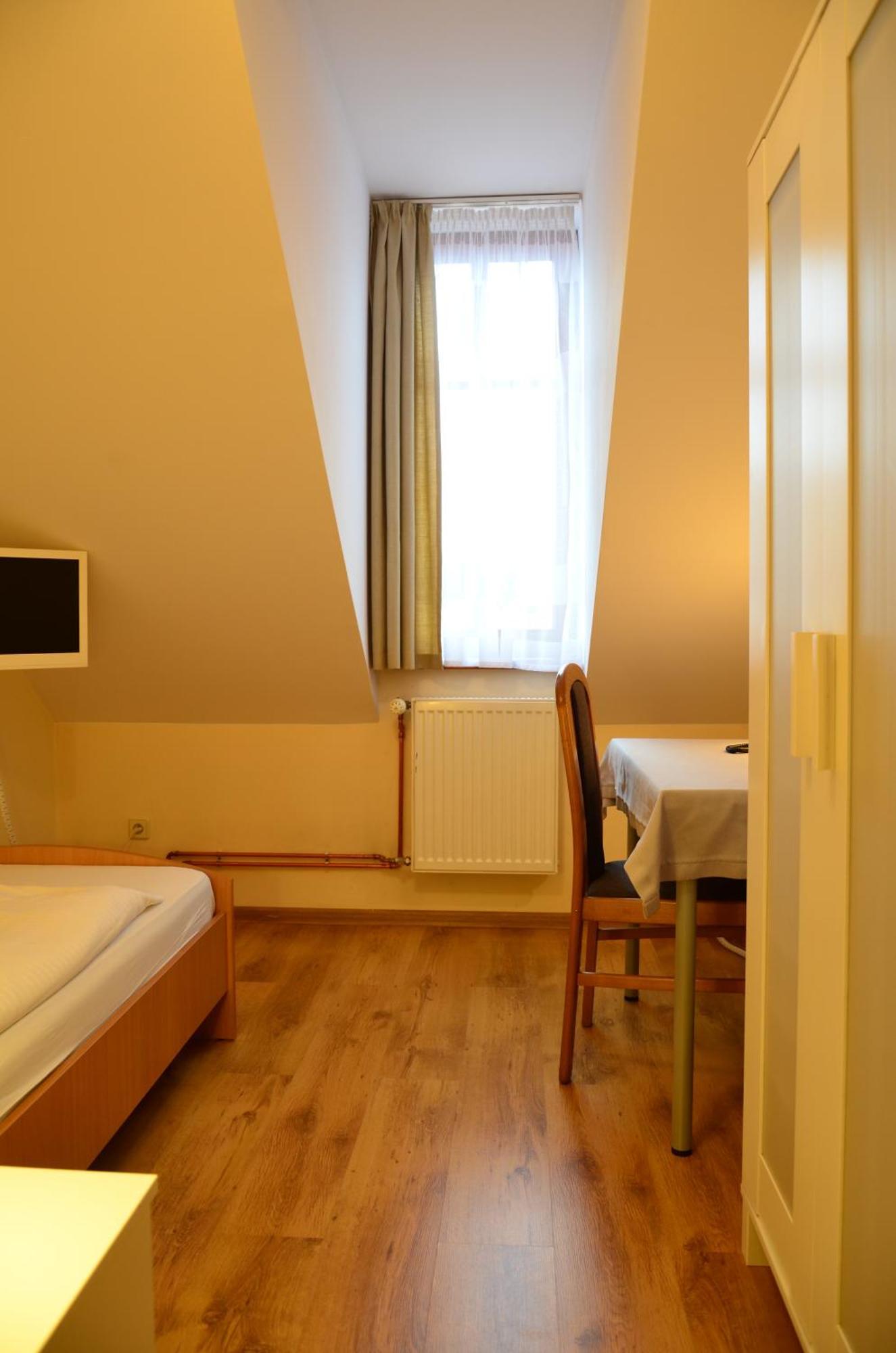 Economy Single Room,1533267202:JPEG