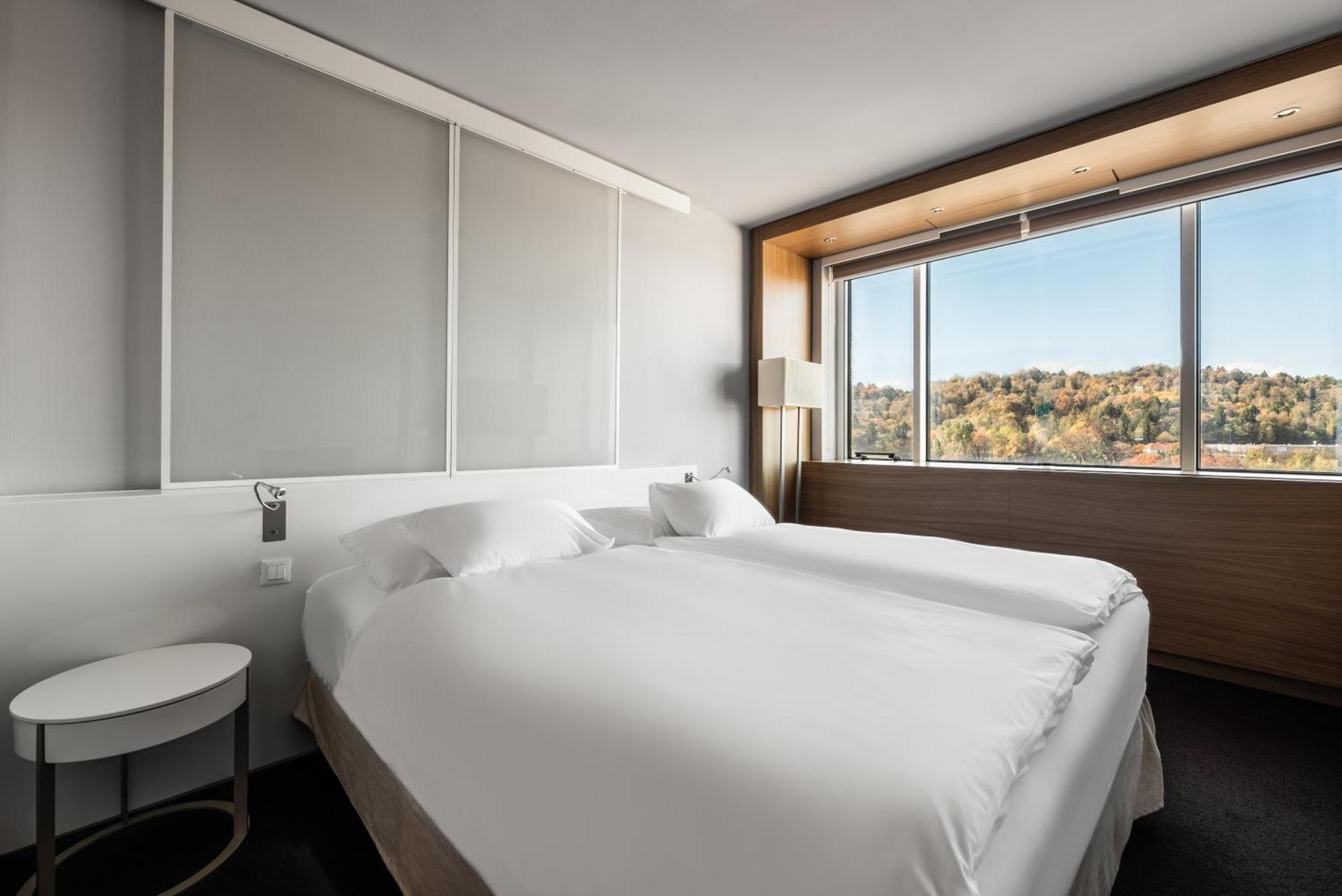 Executive Suite,1535698678:JPEG