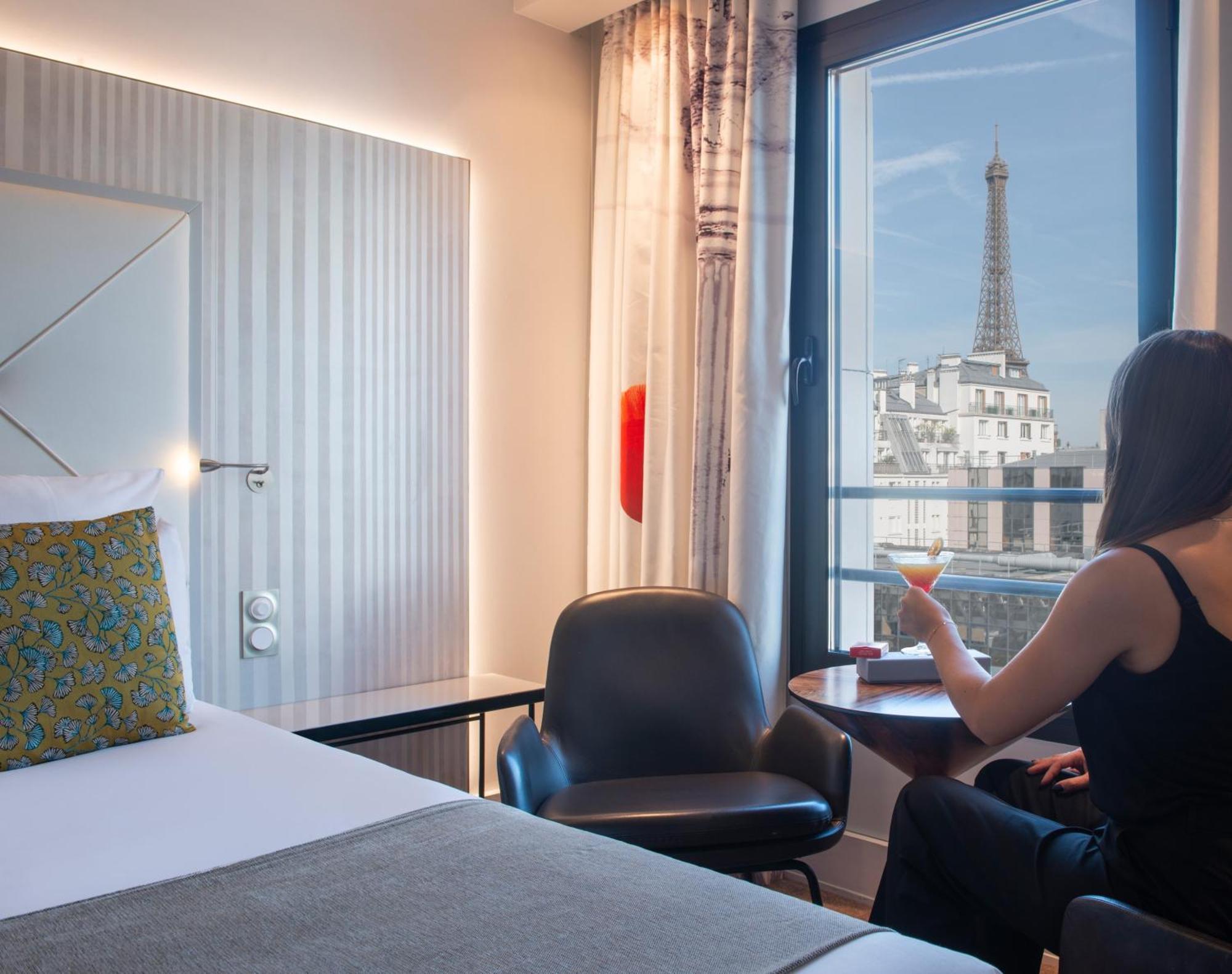 Double room Eiffel Tower view – 5th 6th floor