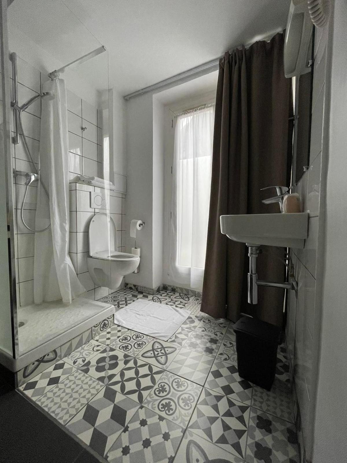 Comfort Single Room Shower Toilets