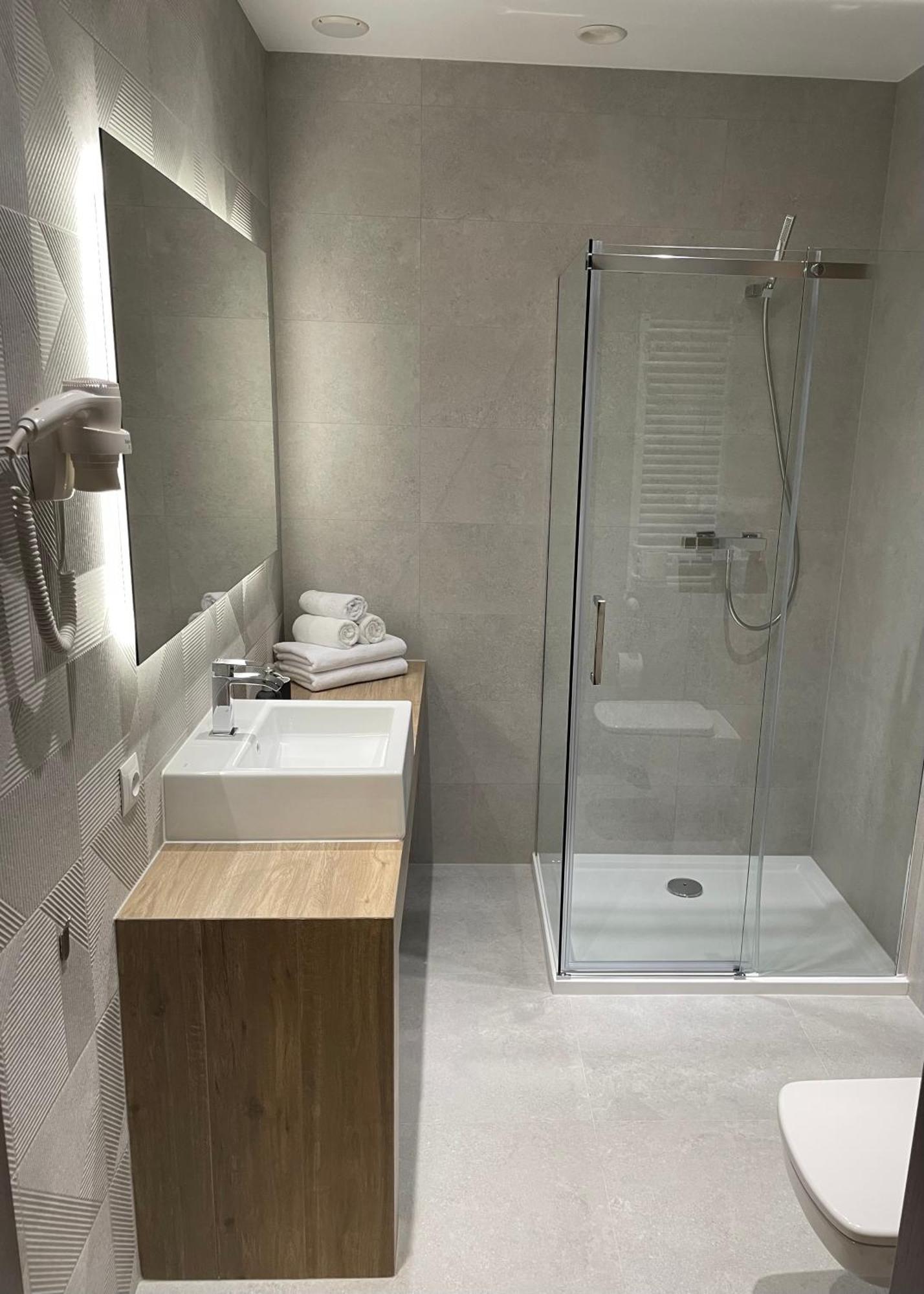 Family Room,1538339080:JPEG