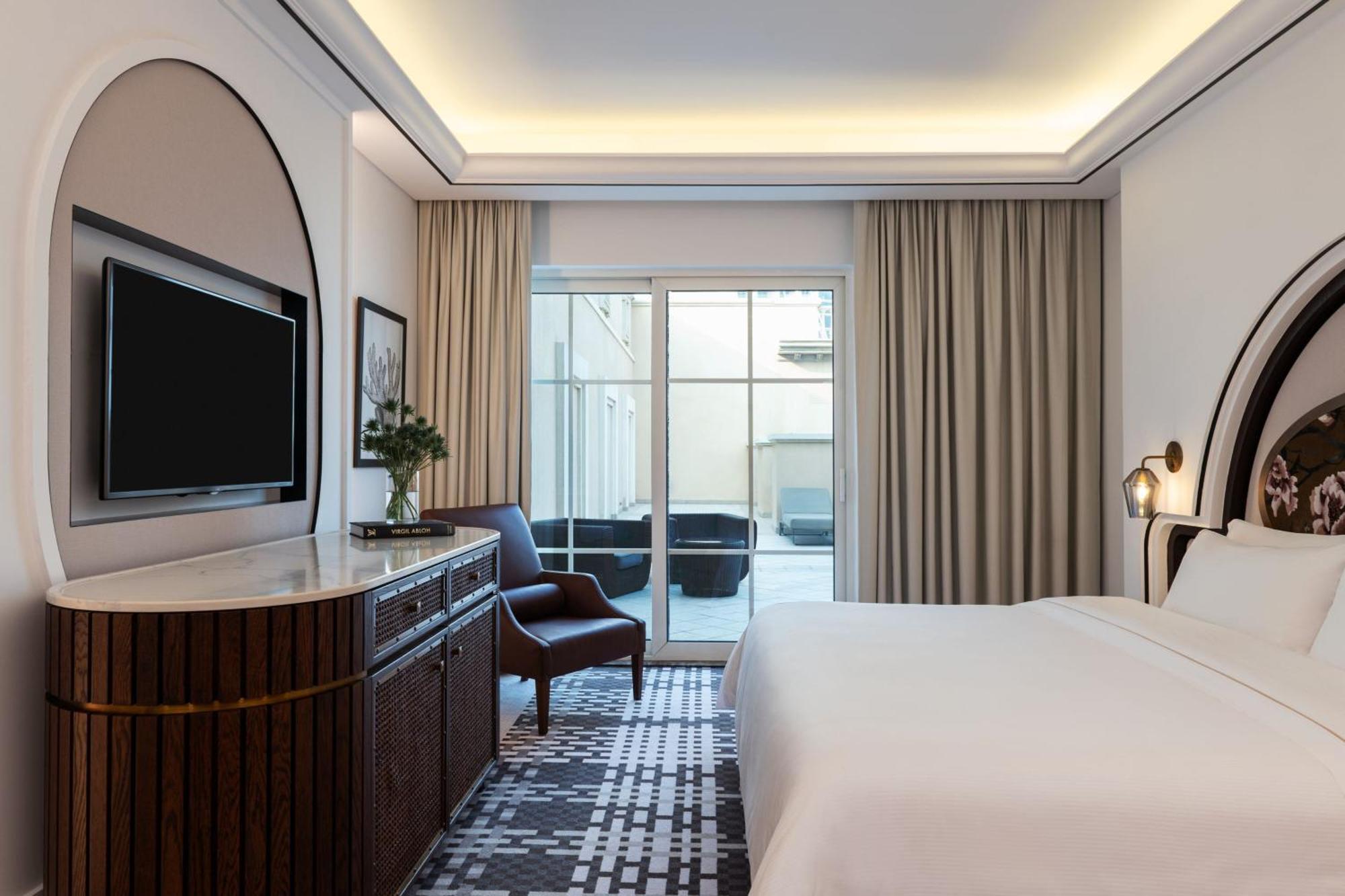 Deluxe Suite Sea View 1 King bed Balcony separate living room Sofa bed Dubai Airport Transfers & Jungle Bay Waterpark access