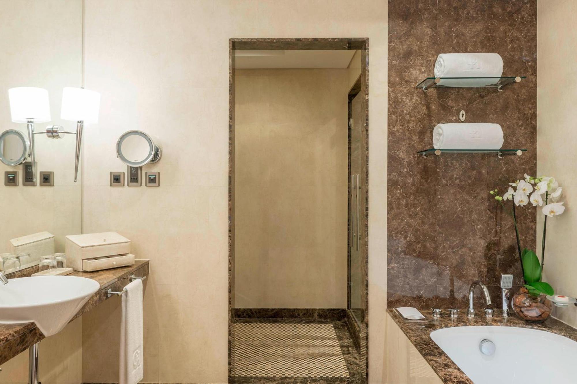 Premier Junior Suite Executive Lounge Access Afternoon Tea & Happy Hour Complimentary Resort Beach & Pool Access Airport Transfer from Dubai Airport1 King