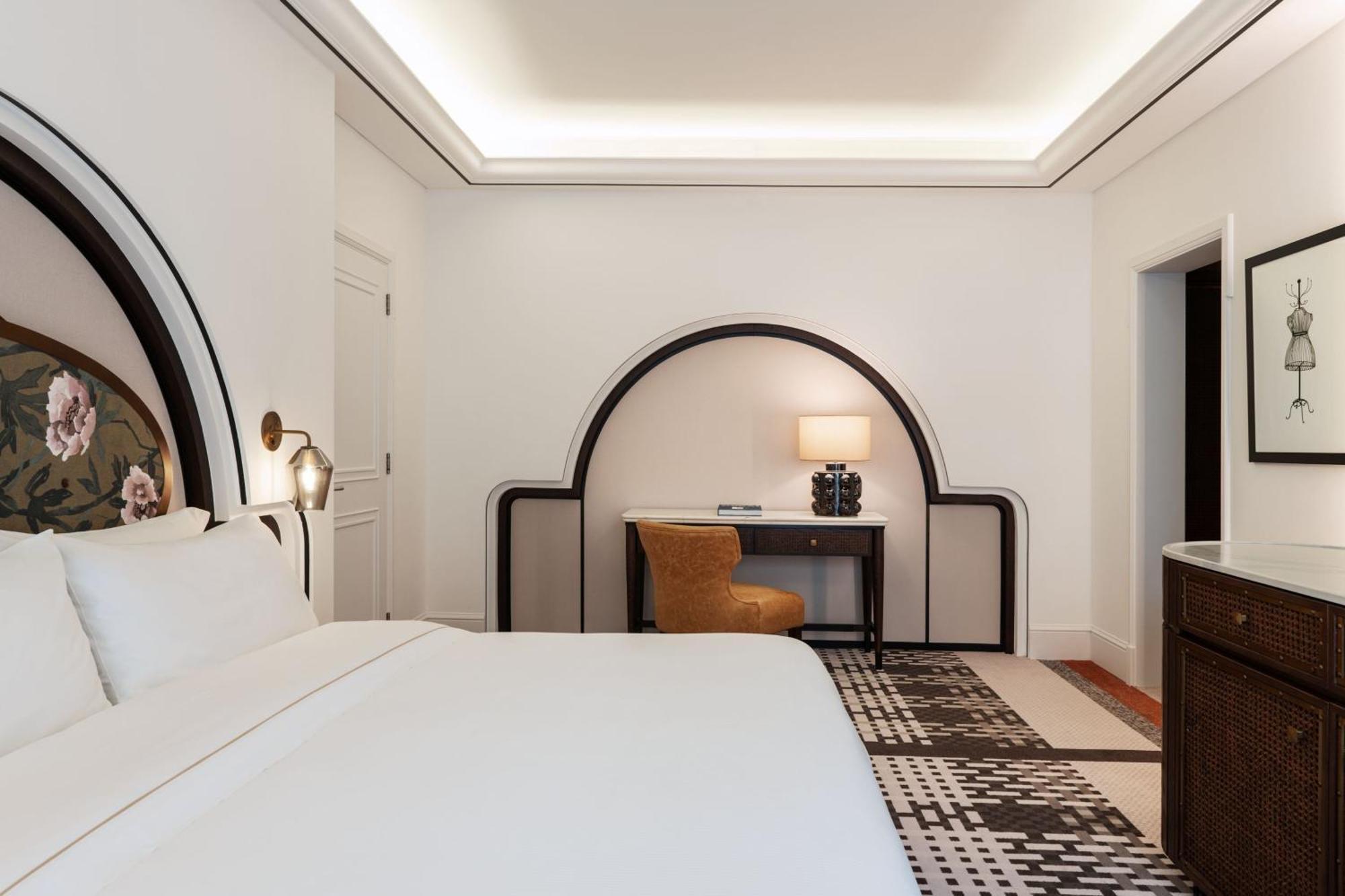 Deluxe Suite Sea View 1 King bed Balcony separate living room Sofa bed Dubai Airport Transfers & Jungle Bay Waterpark access