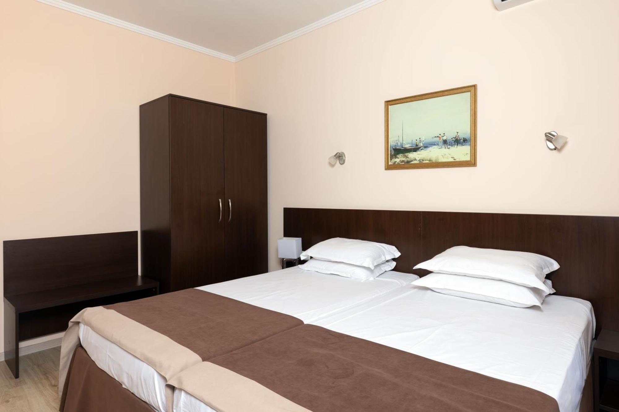 One-Bedroom Suite,1541165707:JPEG