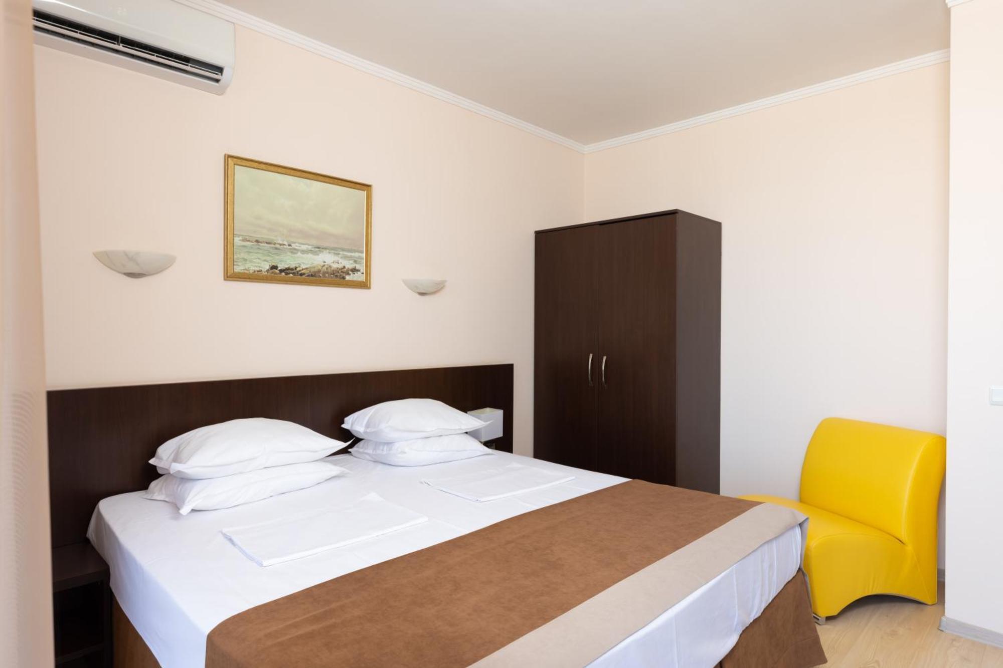 Double or Twin Room,1541167543:JPEG